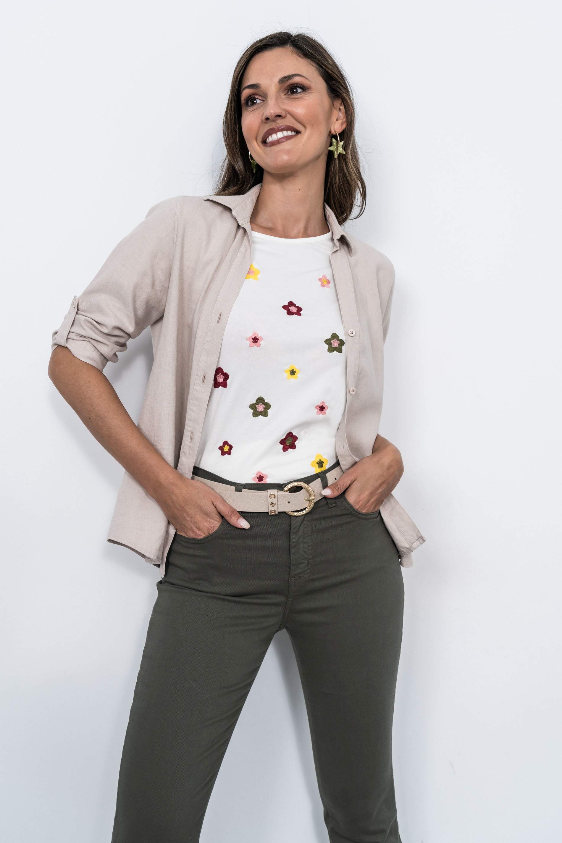 CAMISETA FLORES BORDADAS