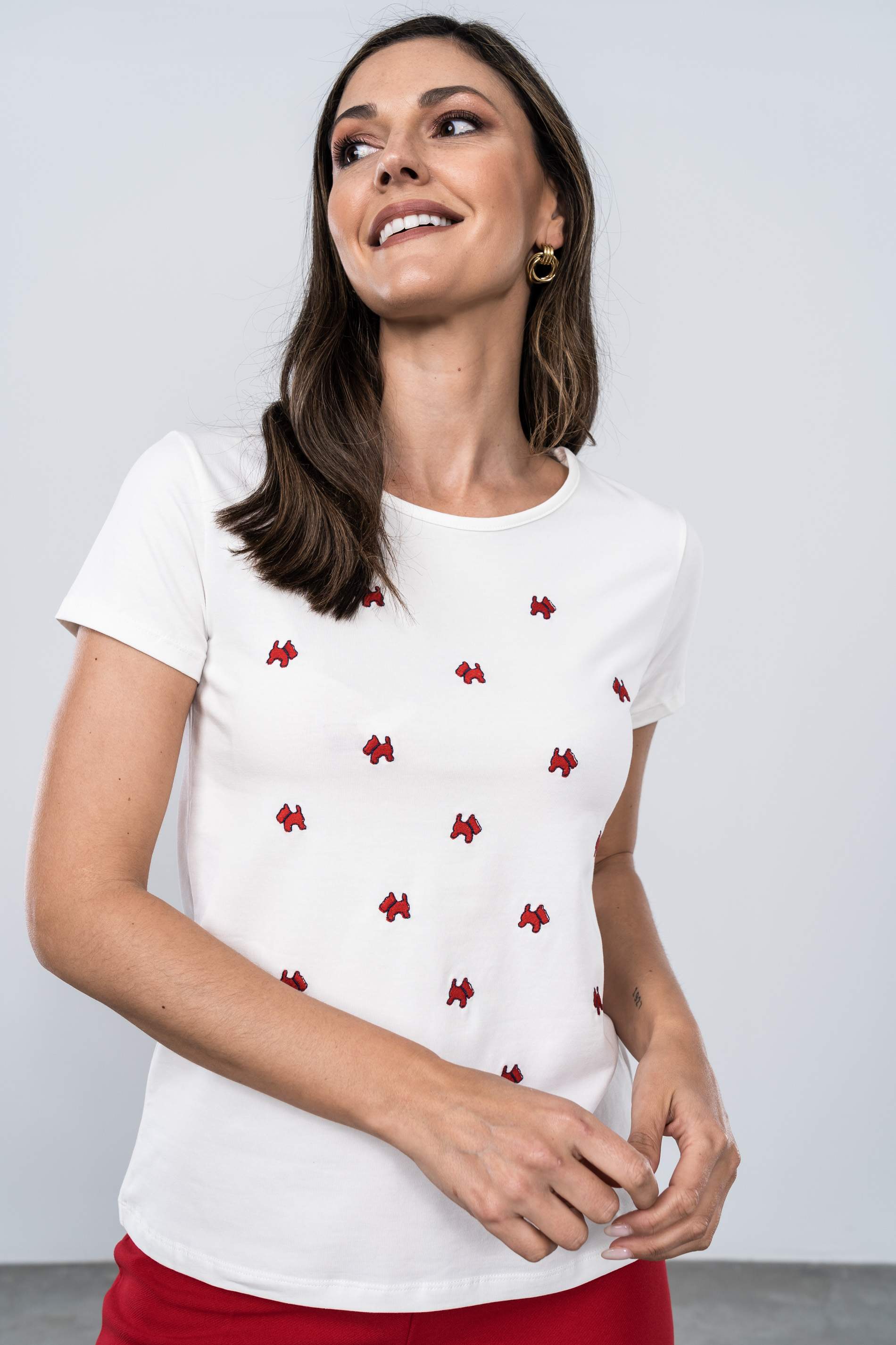CAMISETA BORDADA PERRITOS ROJO