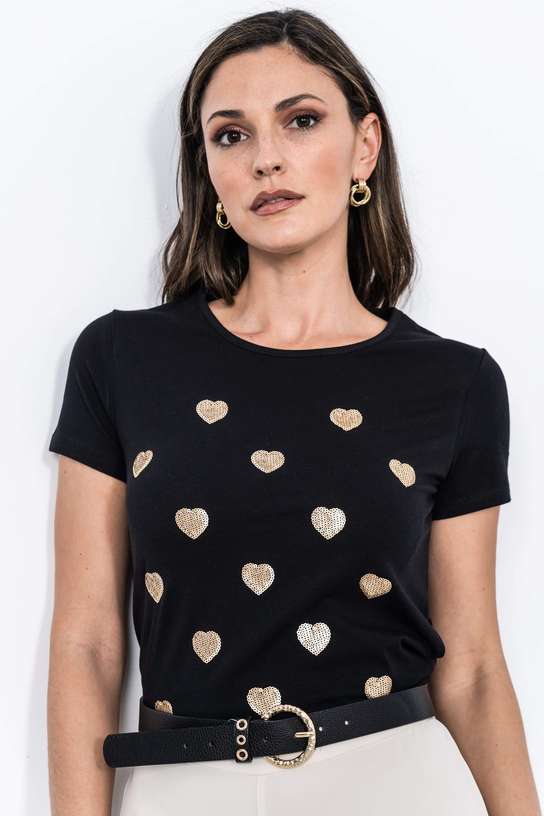 CAMISETA CORAZONES LENTEJUELAS NEGRO