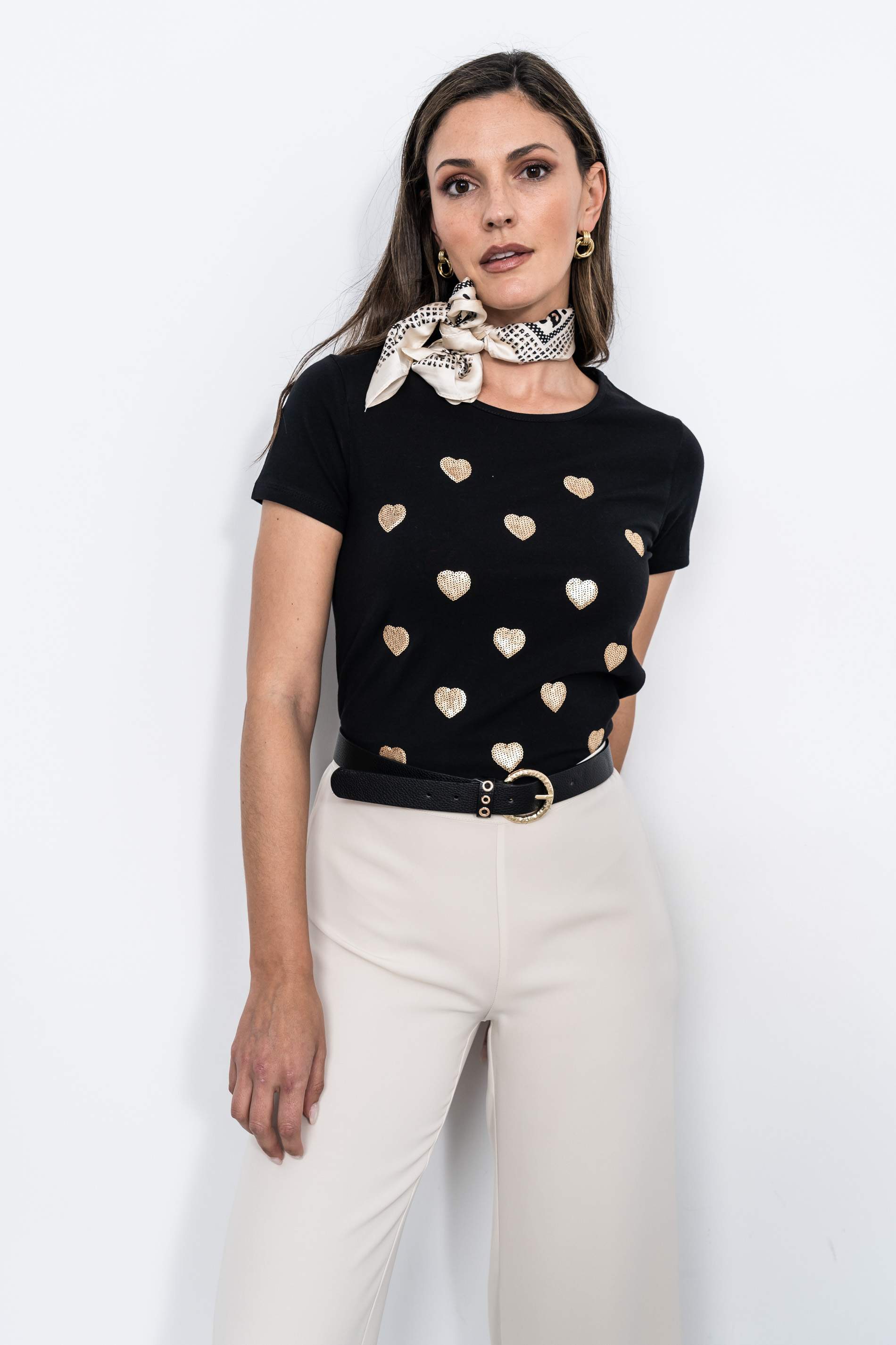 CAMISETA CORAZONES LENTEJUELAS NEGRO
