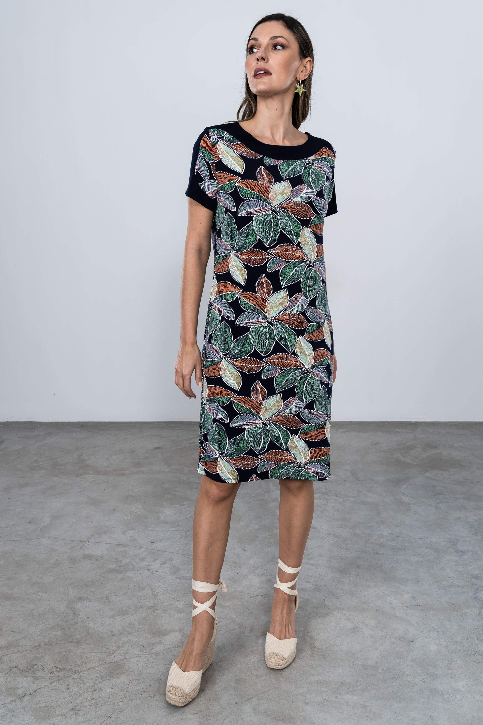 VESTIDO RECTO COMBINADO HOJAS