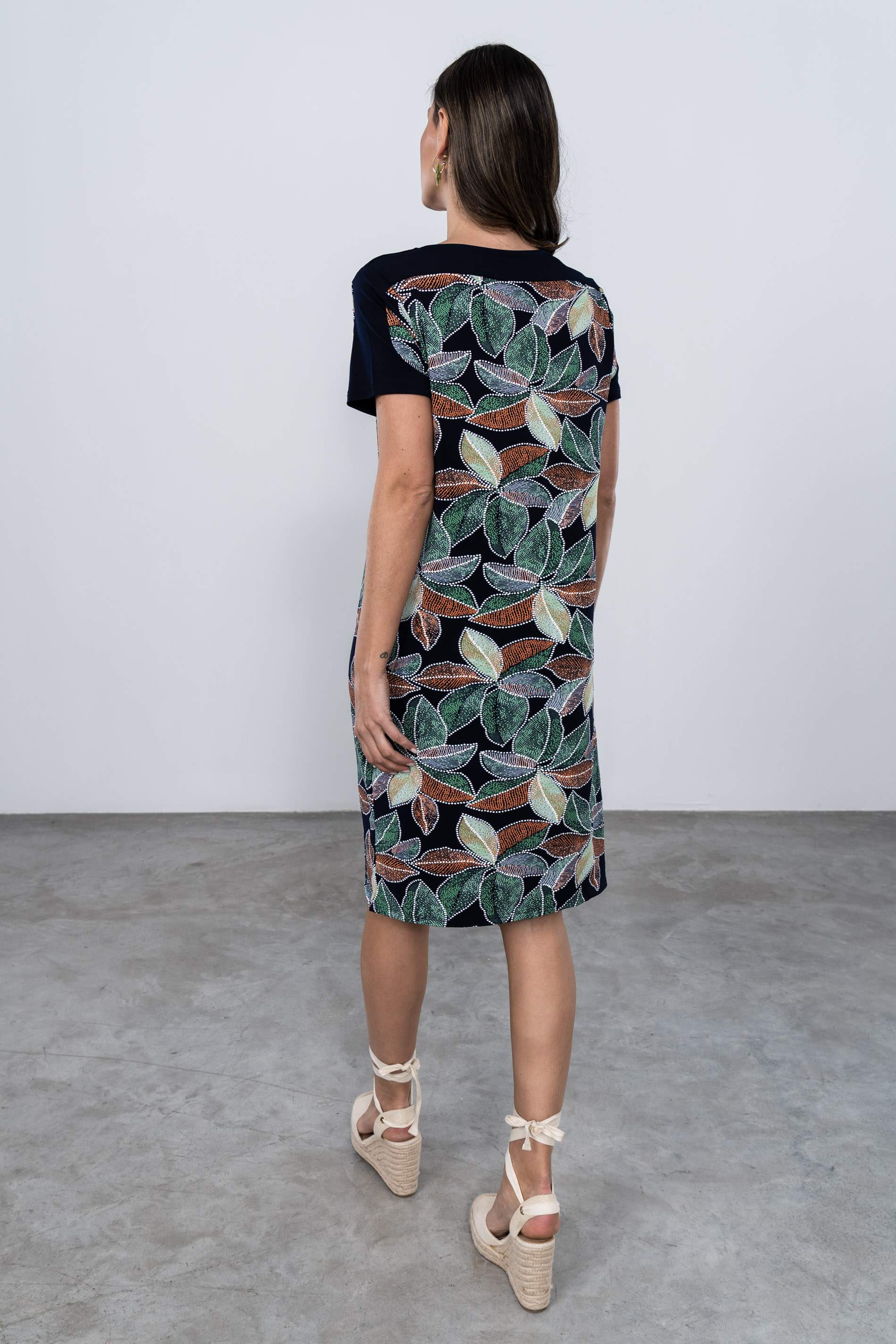 VESTIDO RECTO COMBINADO HOJAS