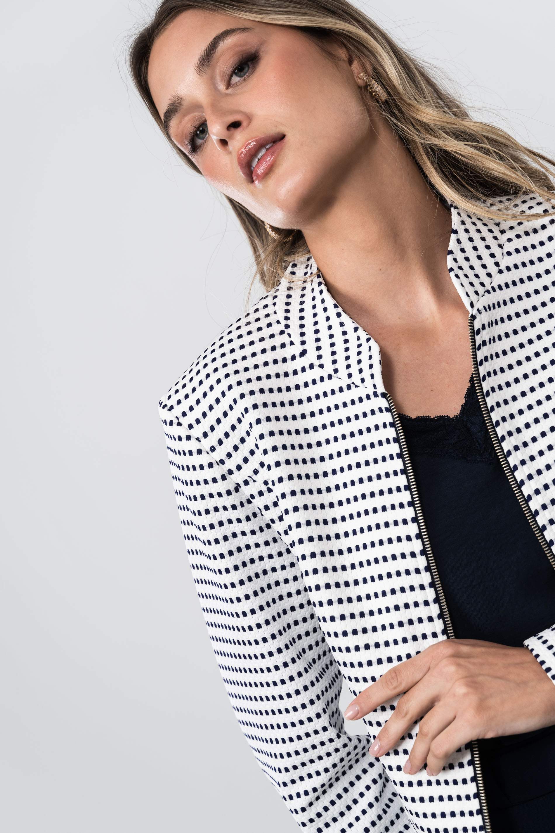 CHAQUETA CREMALLERA JACQUARD BLANCO