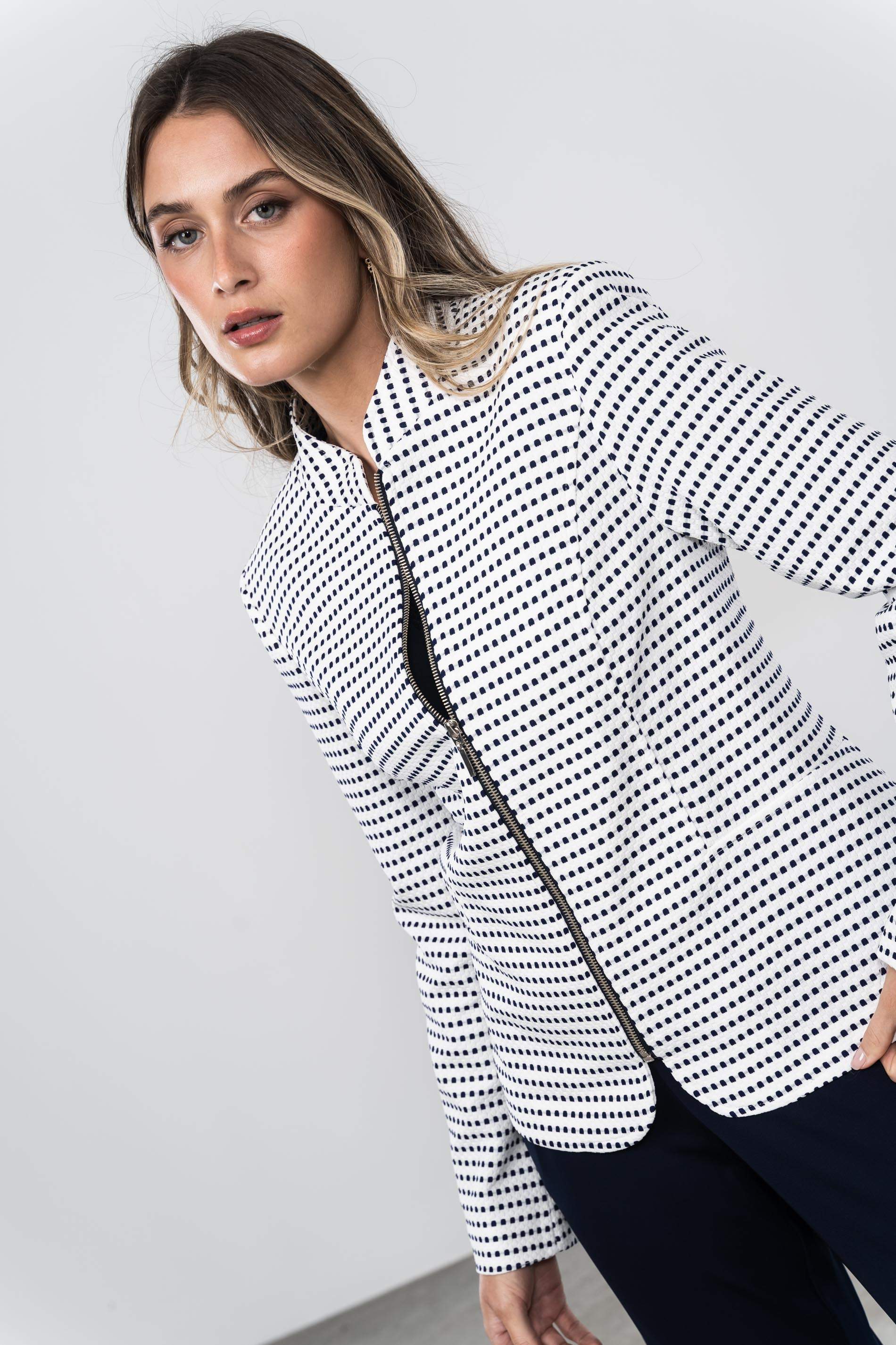CHAQUETA CREMALLERA JACQUARD BLANCO