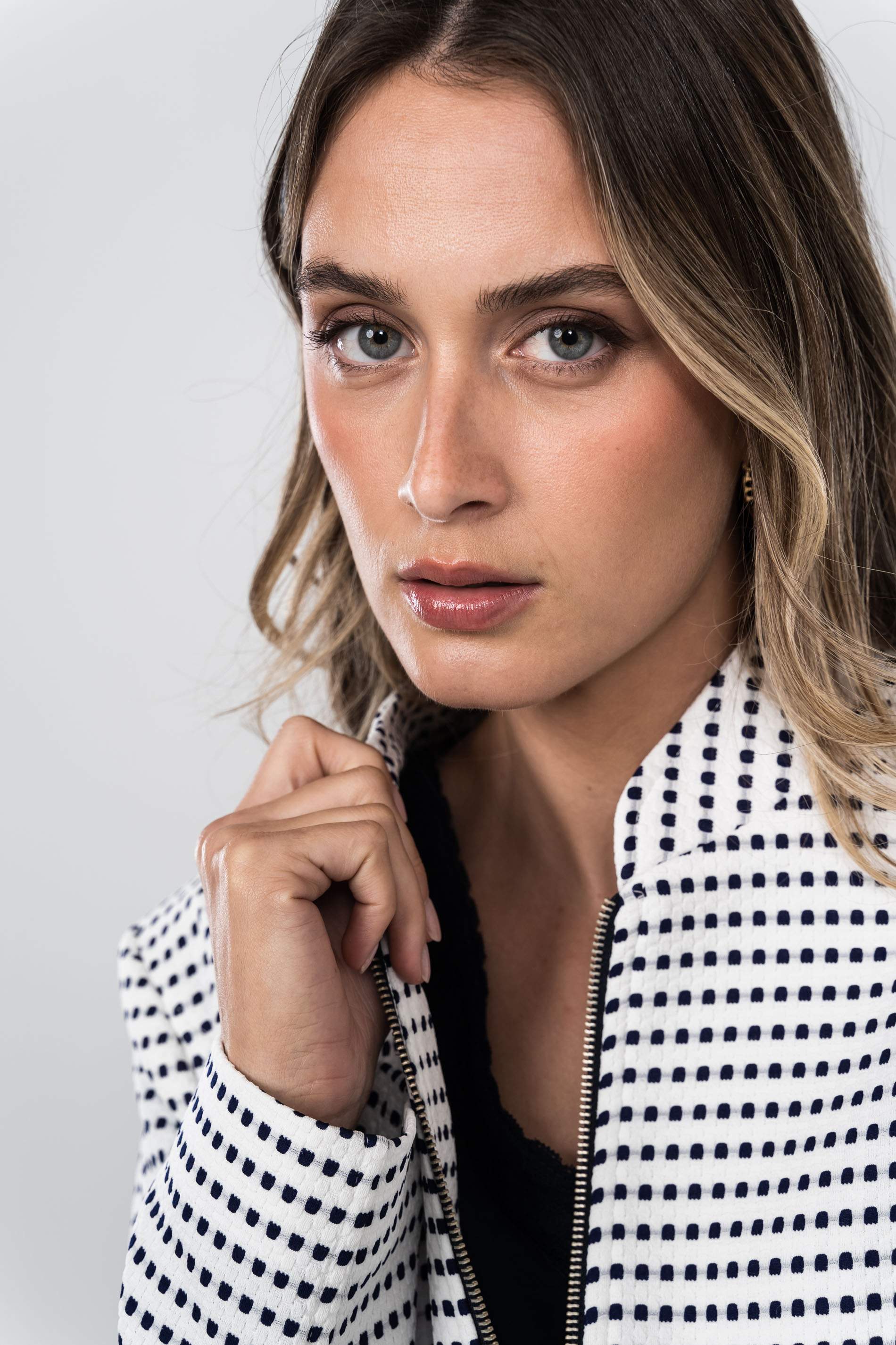 CHAQUETA CREMALLERA JACQUARD BLANCO