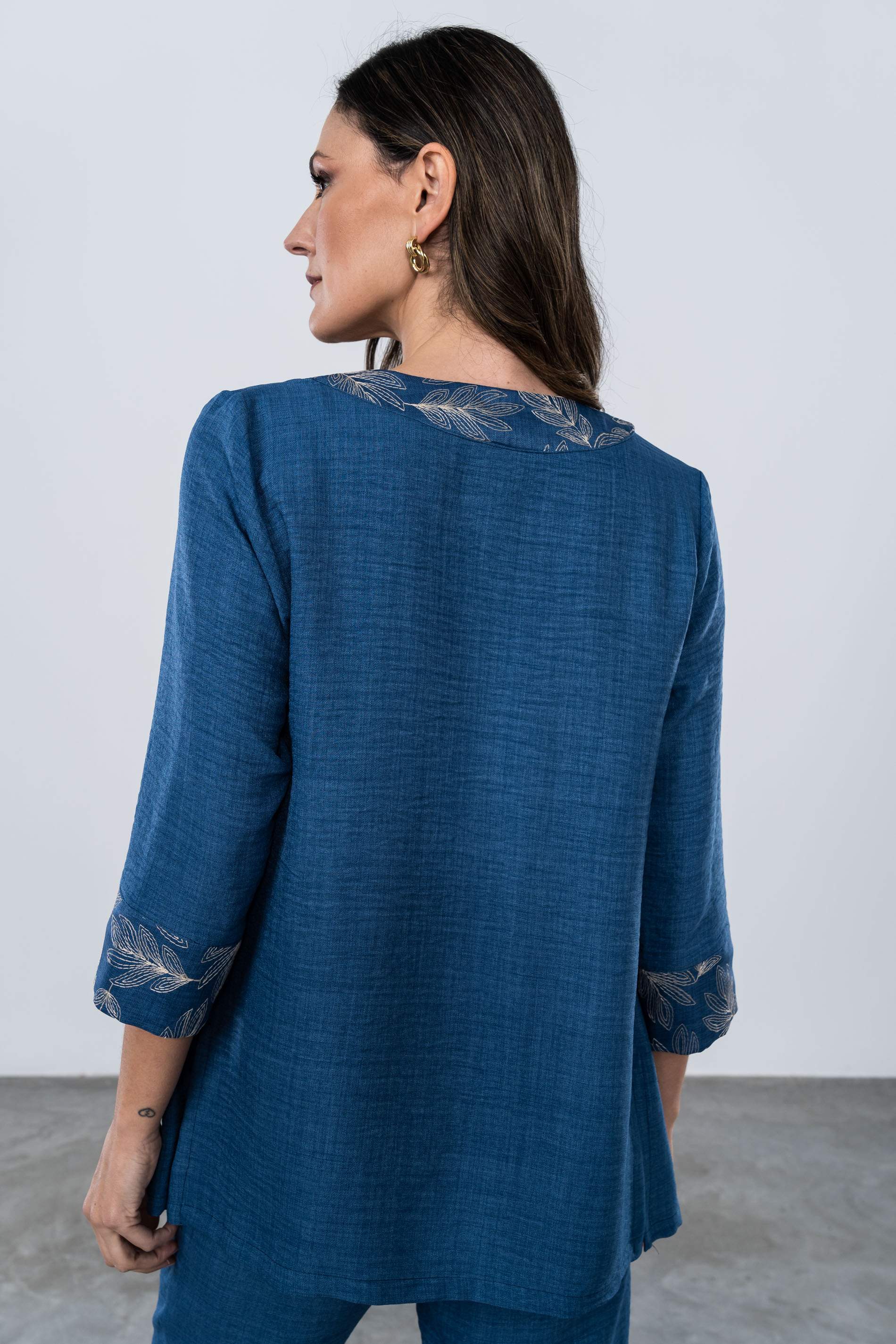 SOBRECAMISA DETALLE BORDADOS AZUL