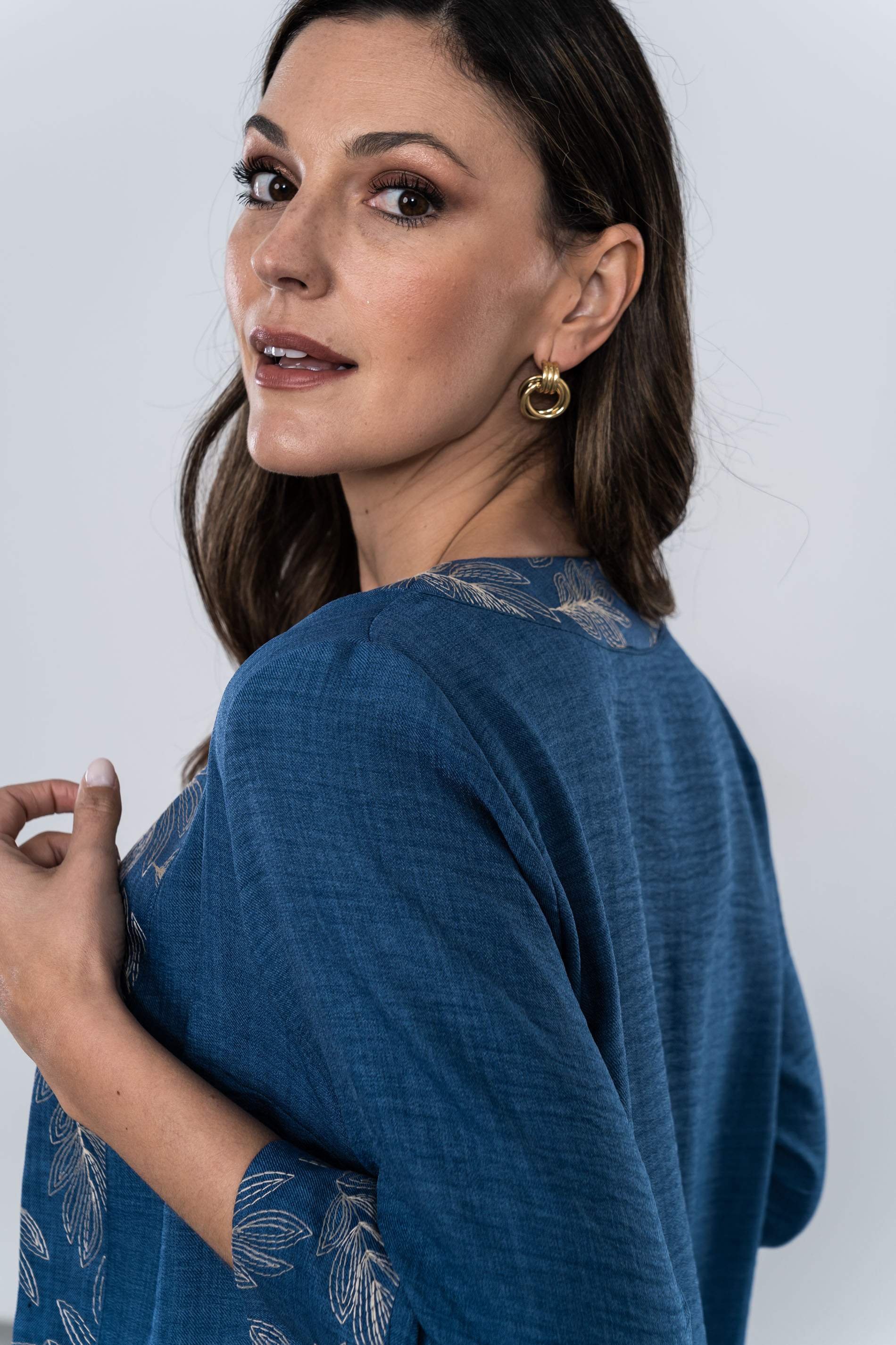 SOBRECAMISA DETALLE BORDADOS AZUL