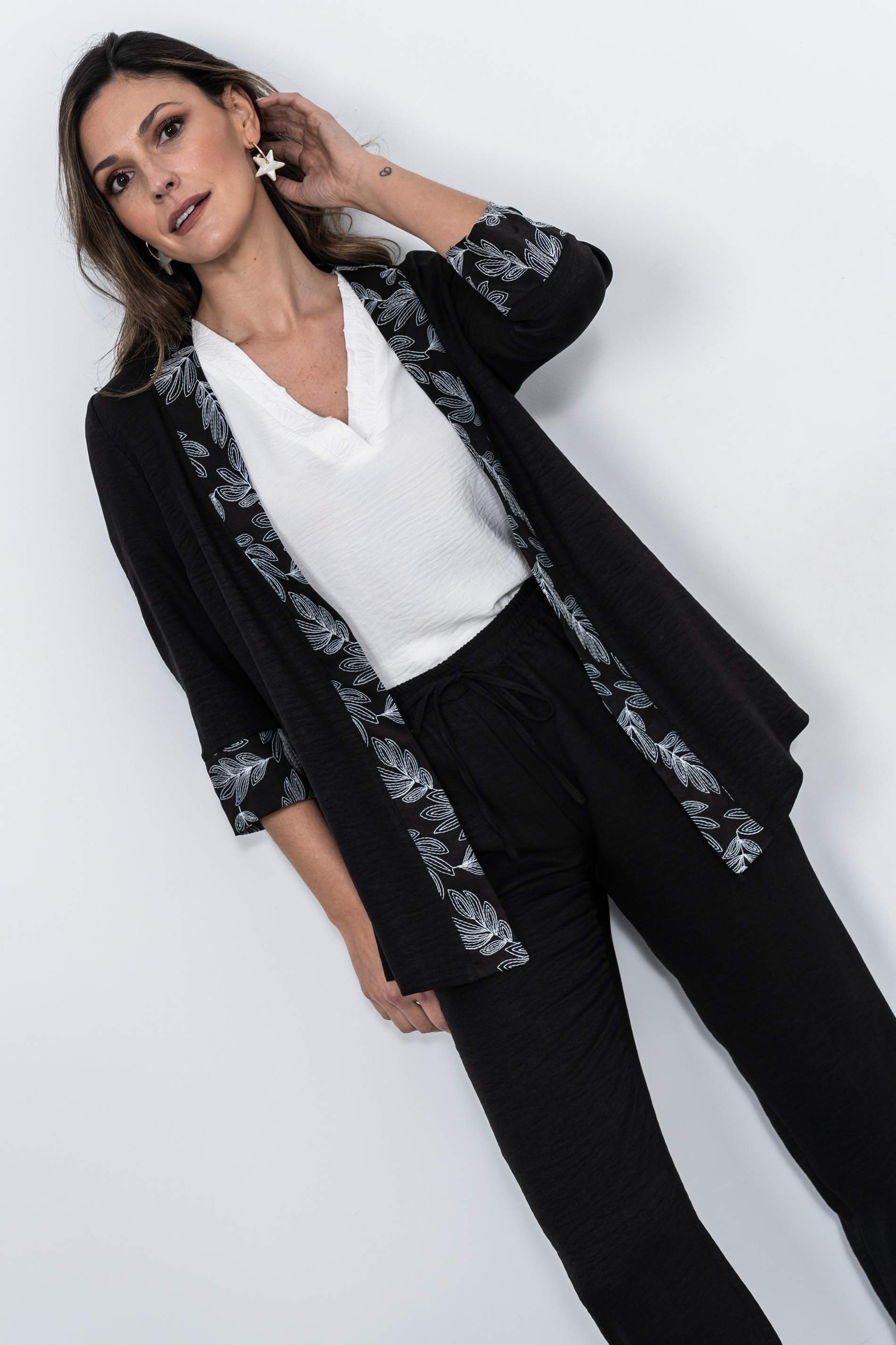 SOBRECAMISA DETALLE BORDADOS NEGRO