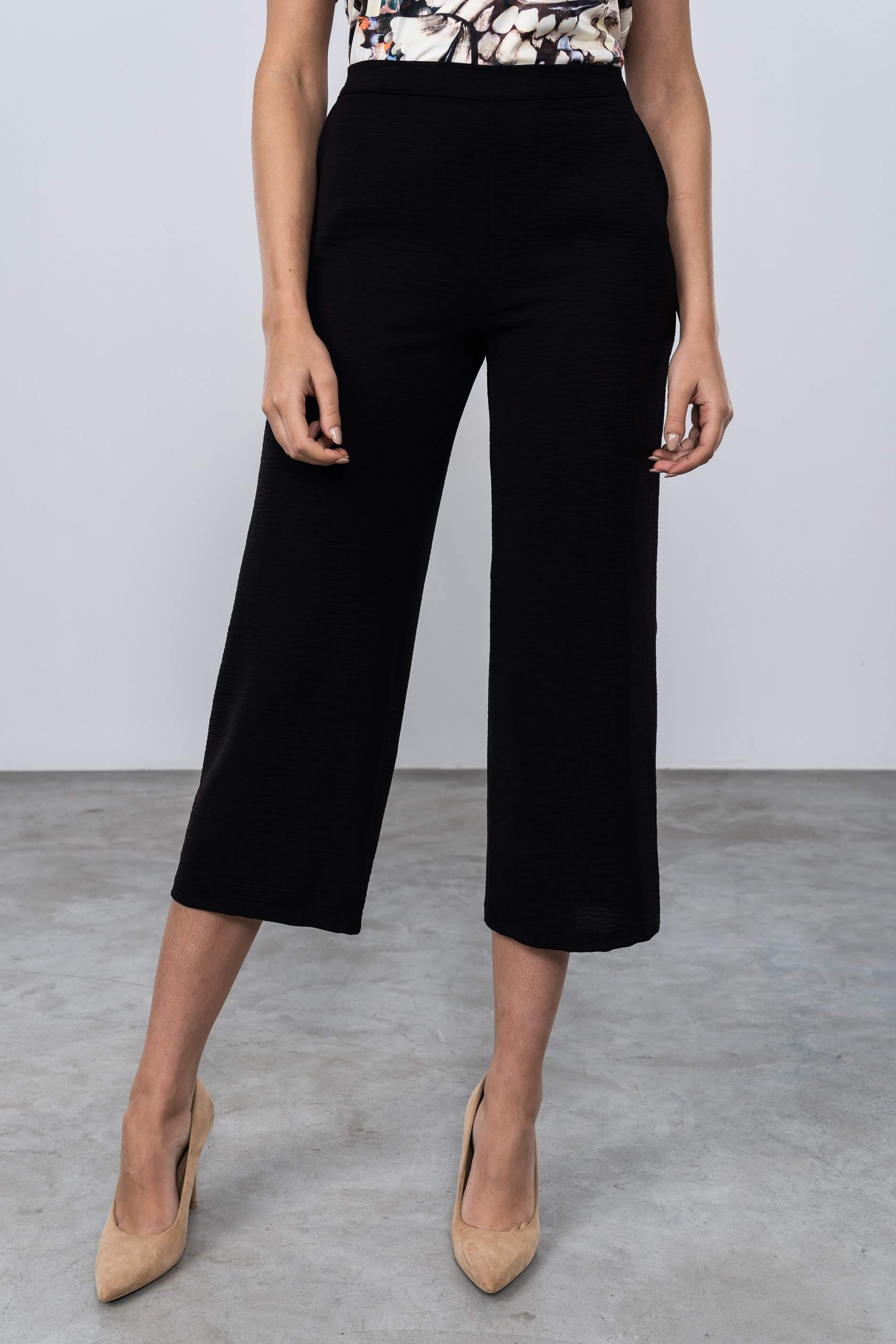 PANTALÓN CROP NEGRO