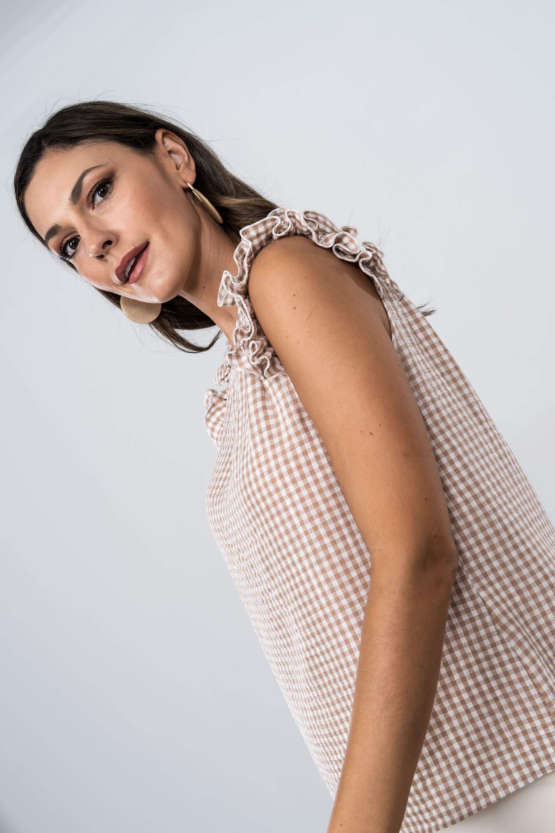 BLUSA VOLANTE CUADRO VICHY BEIGE
