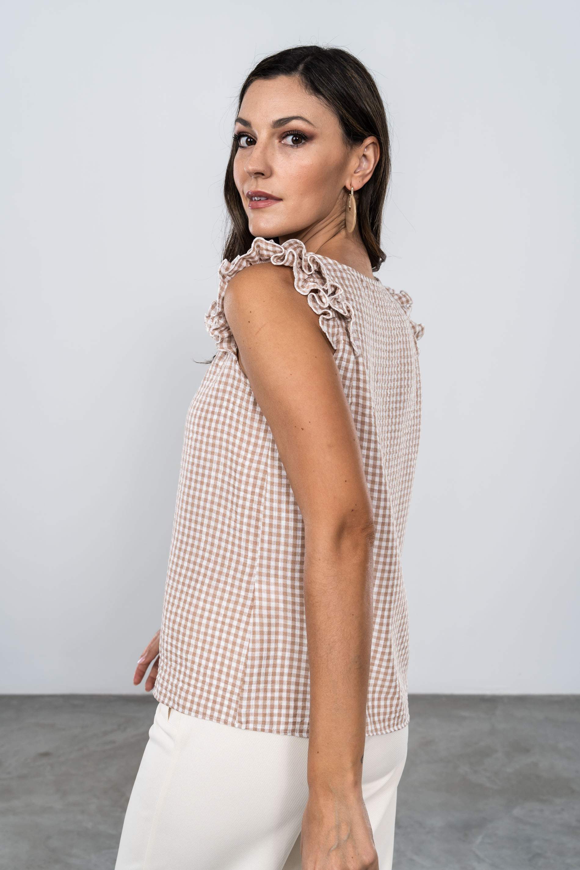 BLUSA VOLANTE CUADRO VICHY BEIGE