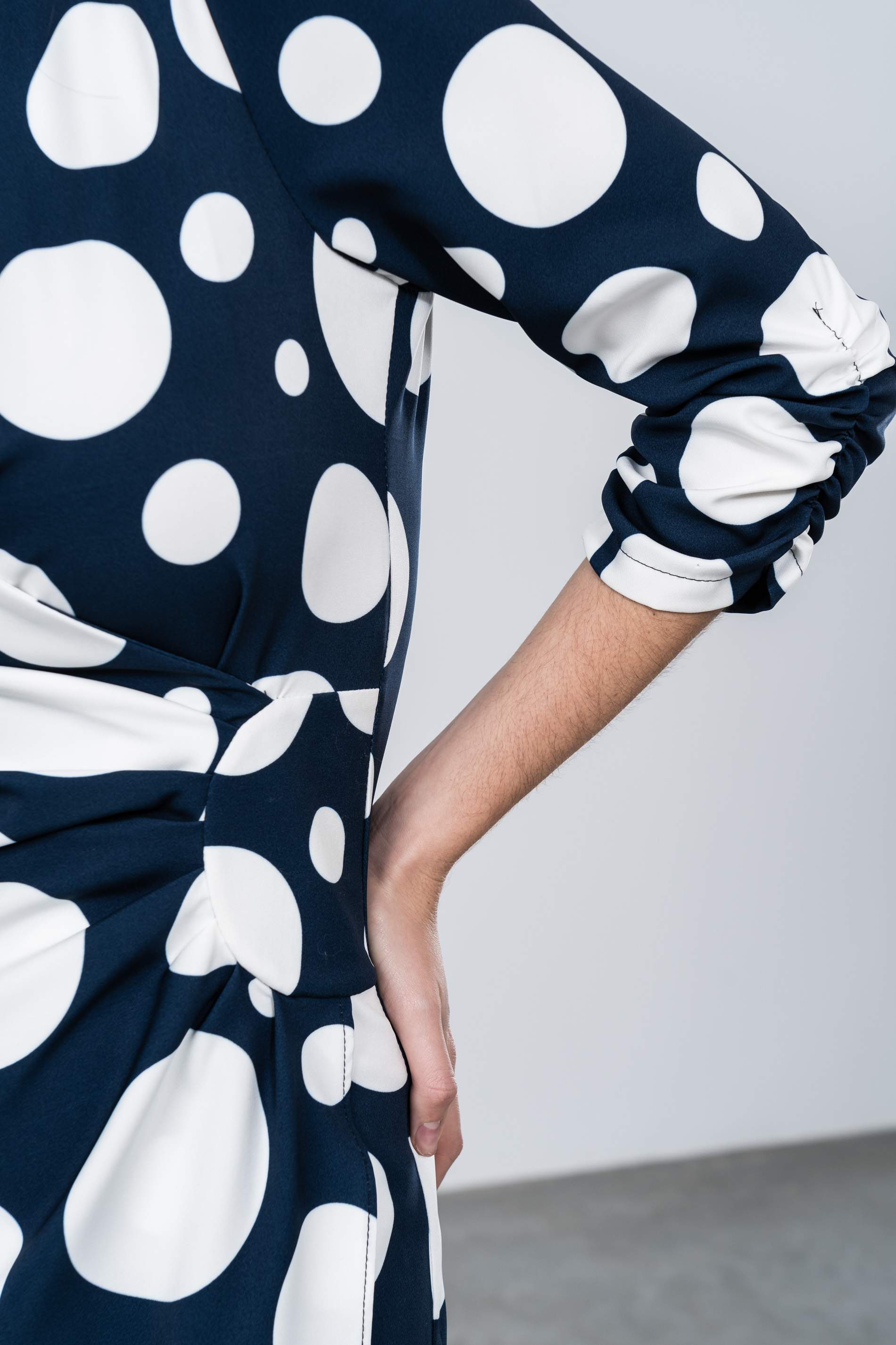 VESTIDO TOPOS COMBINADO RECOGIDO