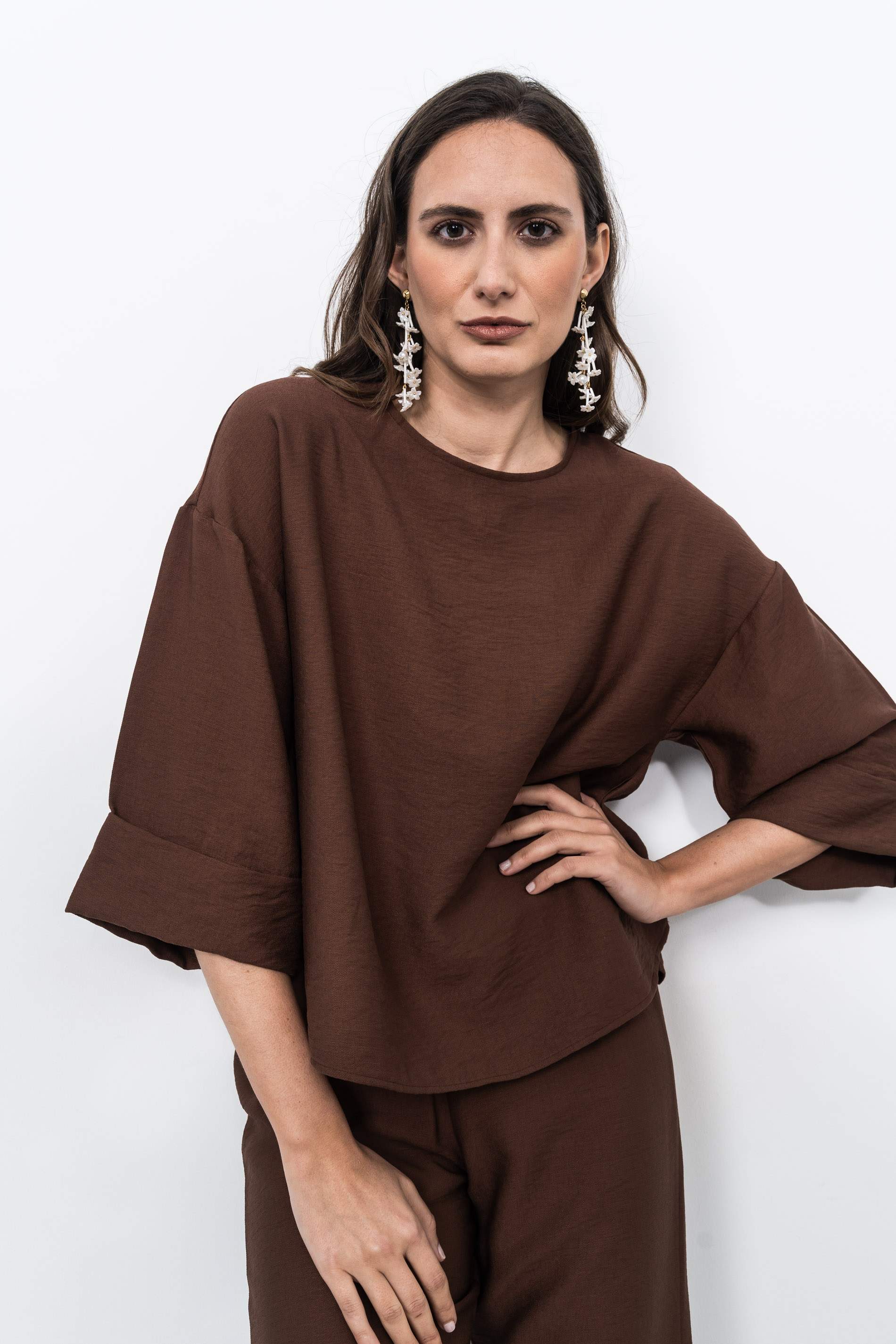 BLUSA RÚSTICA PUÑO VUELTO MARRÓN