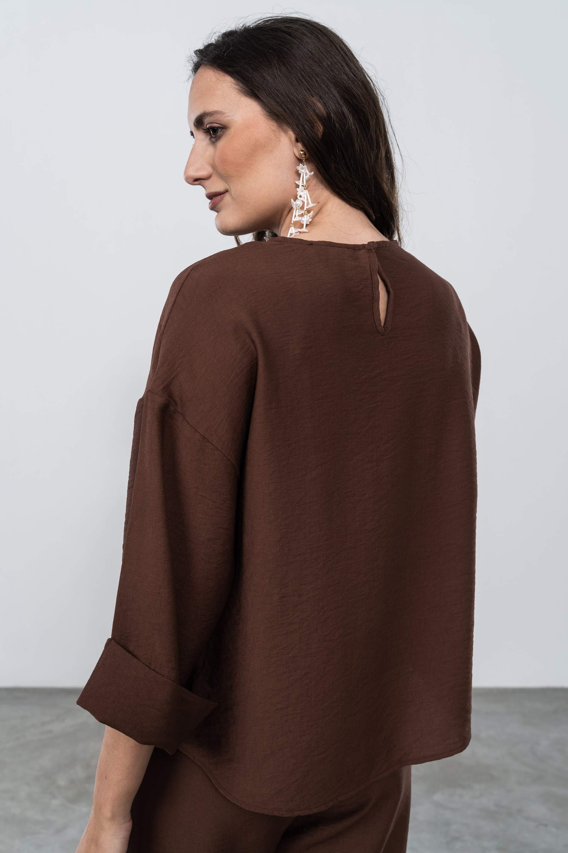 BLUSA RÚSTICA PUÑO VUELTO MARRÓN