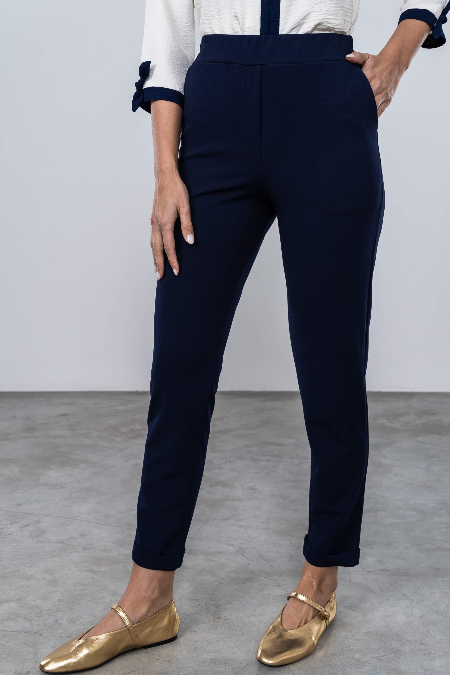 PANTALÓN GOMA BOLSILLOS MARINO