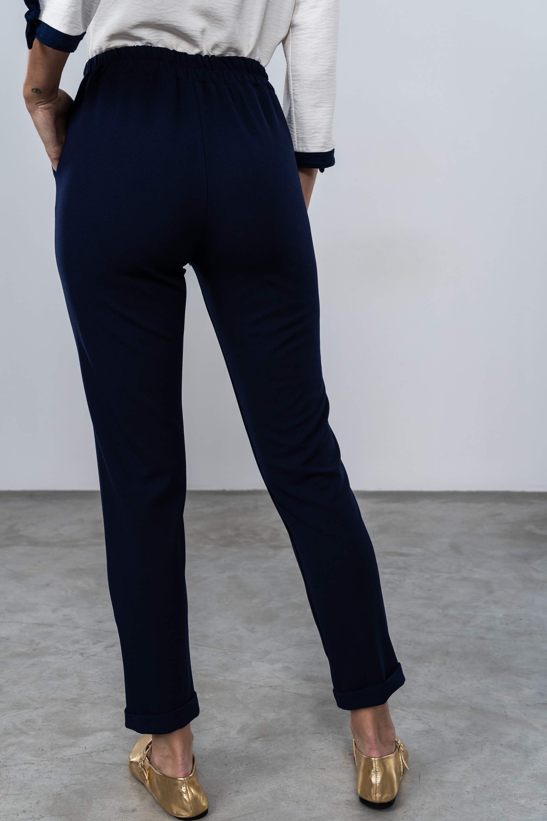 PANTALÓN GOMA BOLSILLOS MARINO