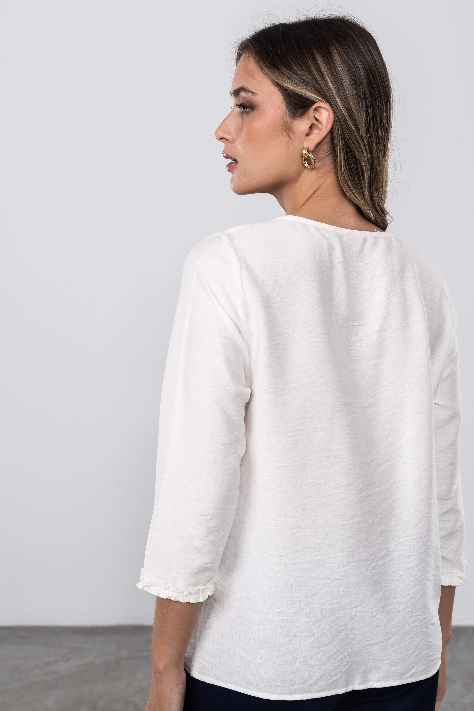 BLUSA VOLANTITO DECORATIVO CRUDO