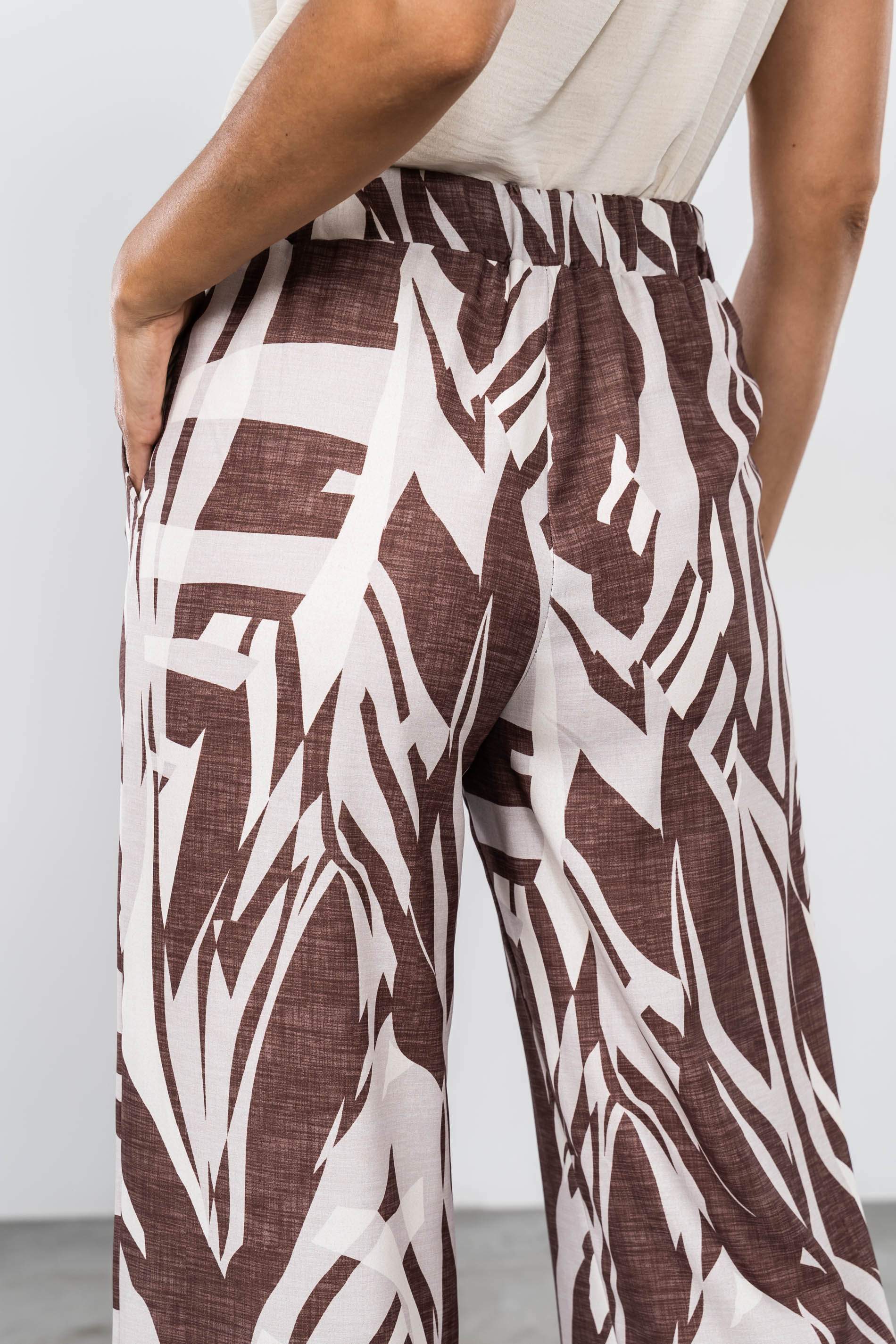 PANTALÓN ESTAMPADO TRAZOS