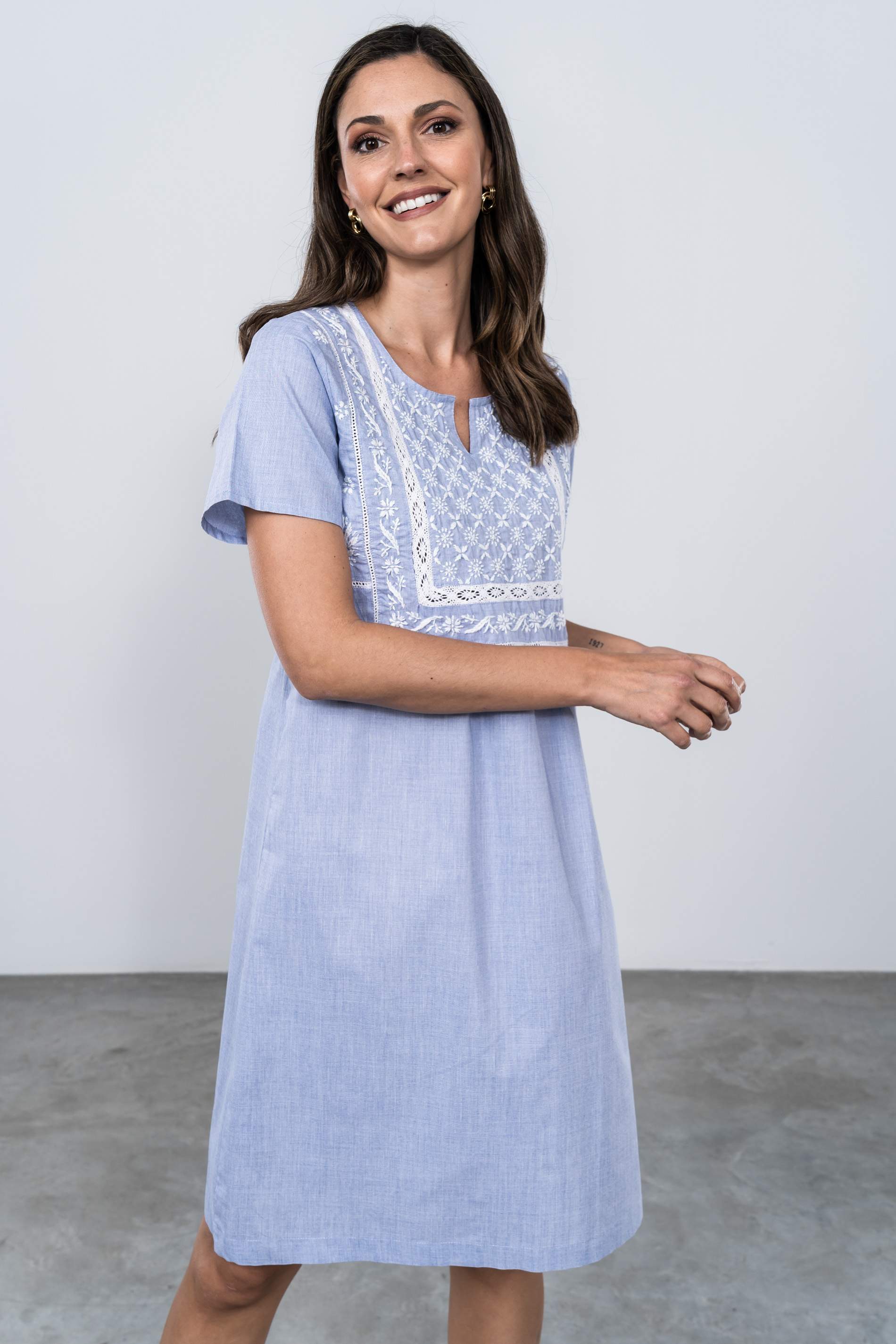 VESTIDO RAYAS BORDADO PECHERA AZUL