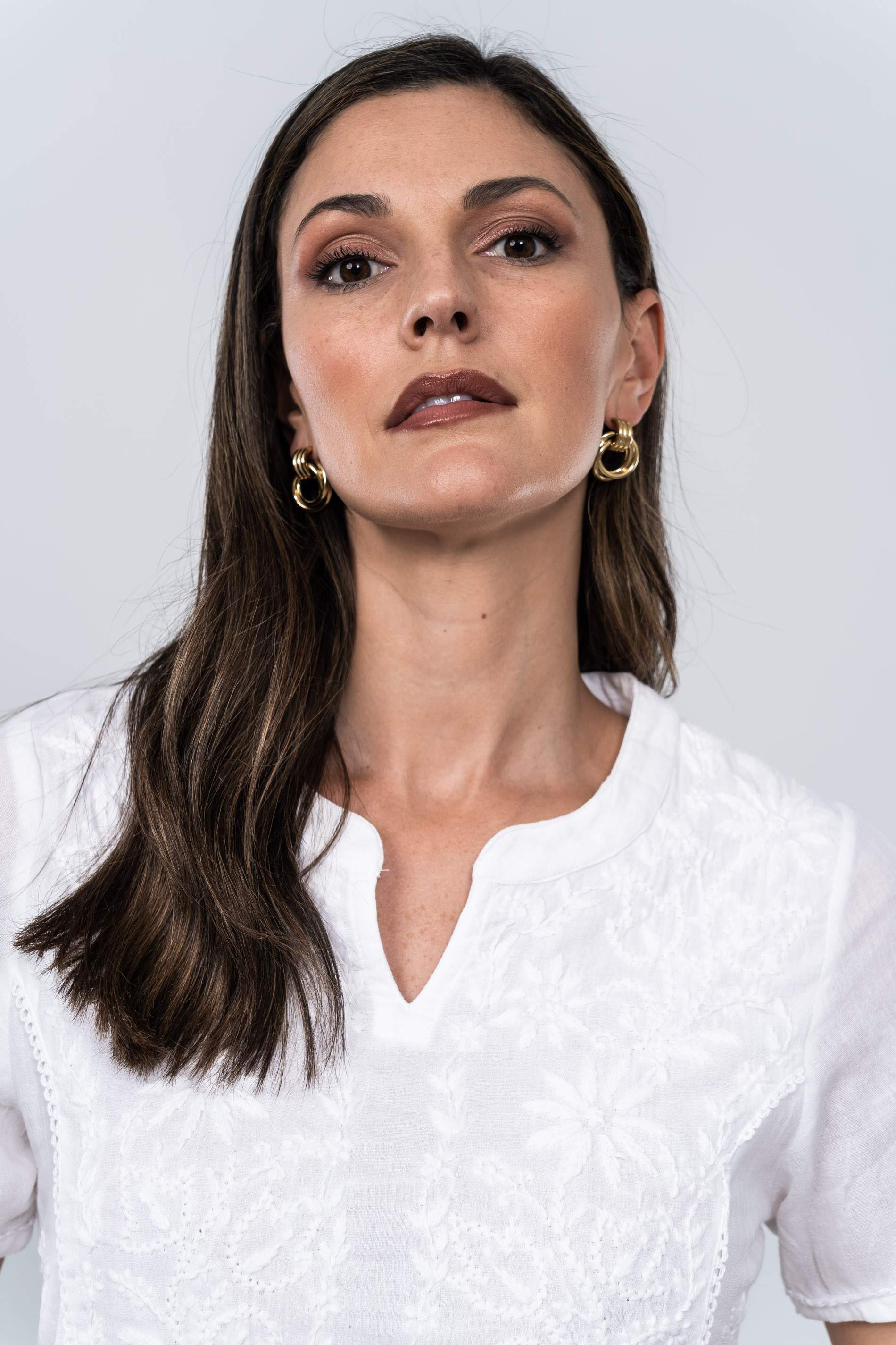 VESTIDO BORDADO AL TONO BLANCO