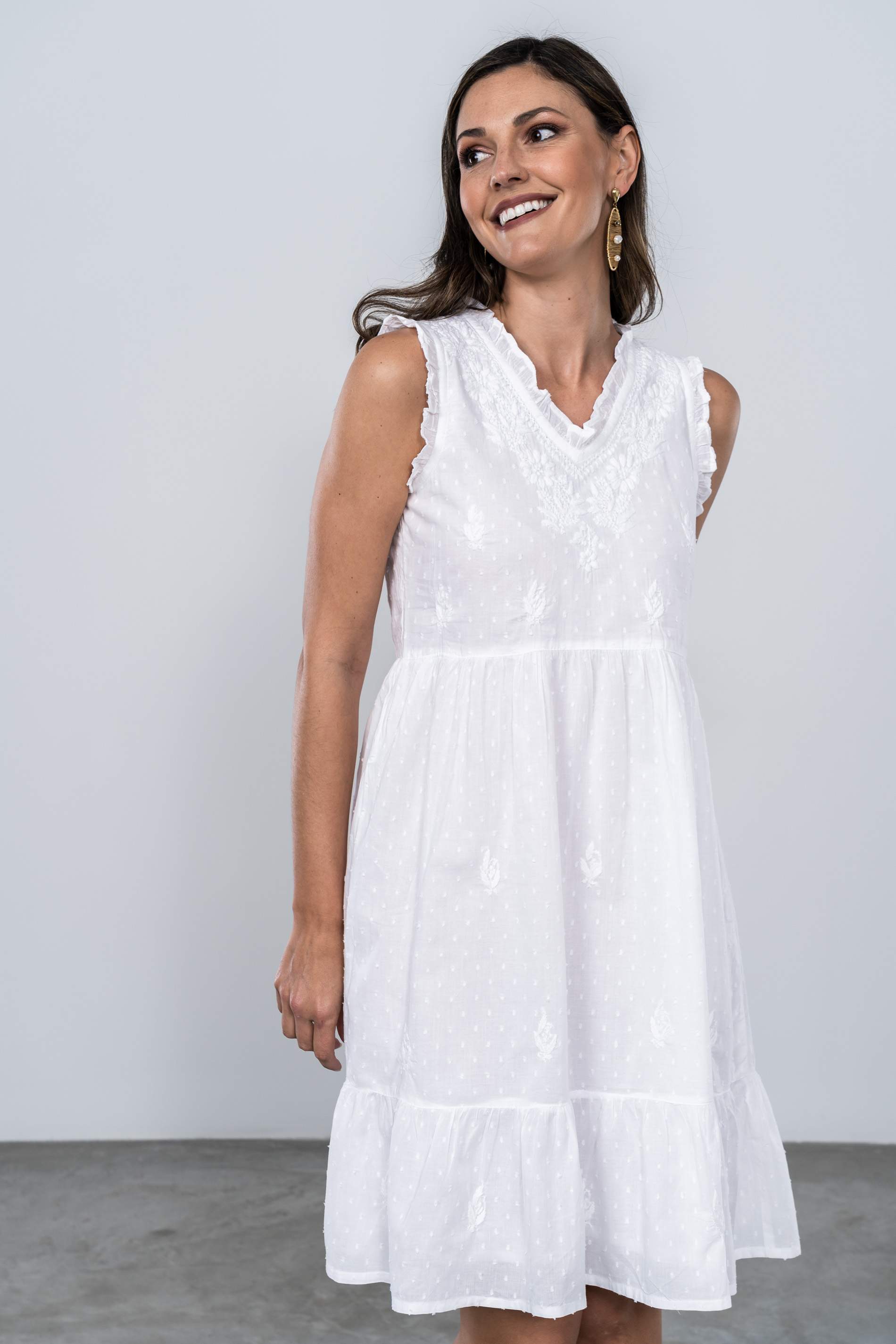 VESTIDO PLUMETI BORDADO CUELLO PICO BLANCO