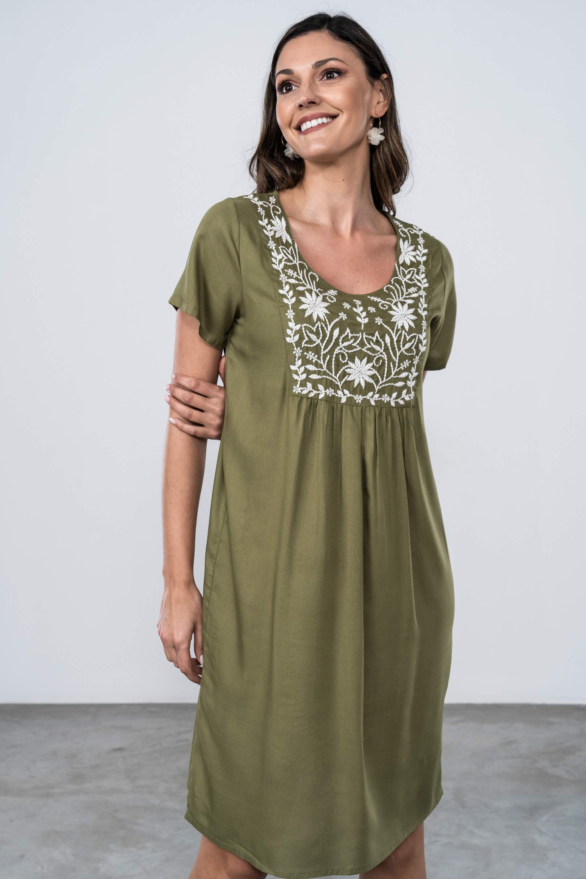 VESTIDO BORDADOS PECHERA KAKI