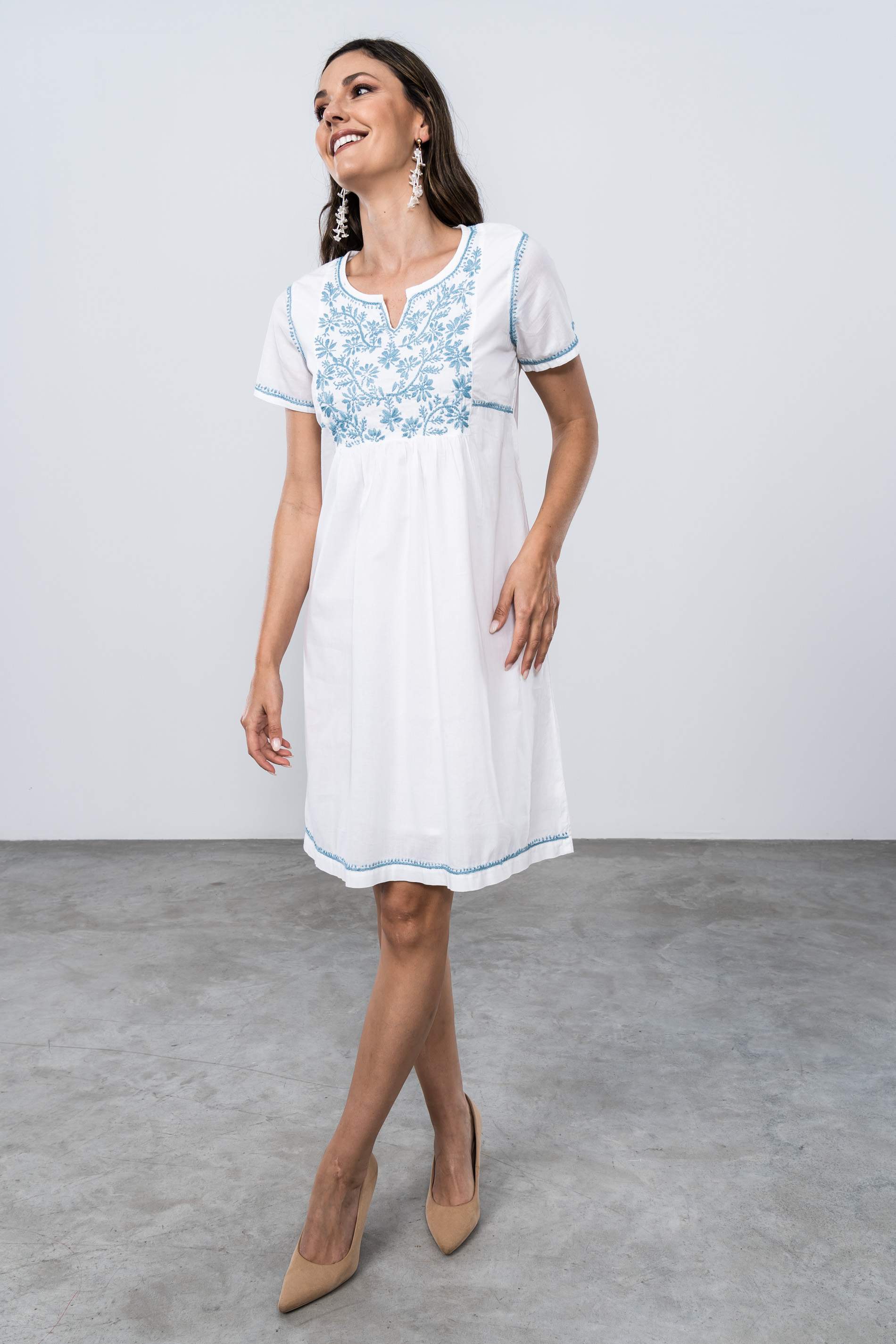 VESTIDO BORDADOS CONTRASTE BLANCO