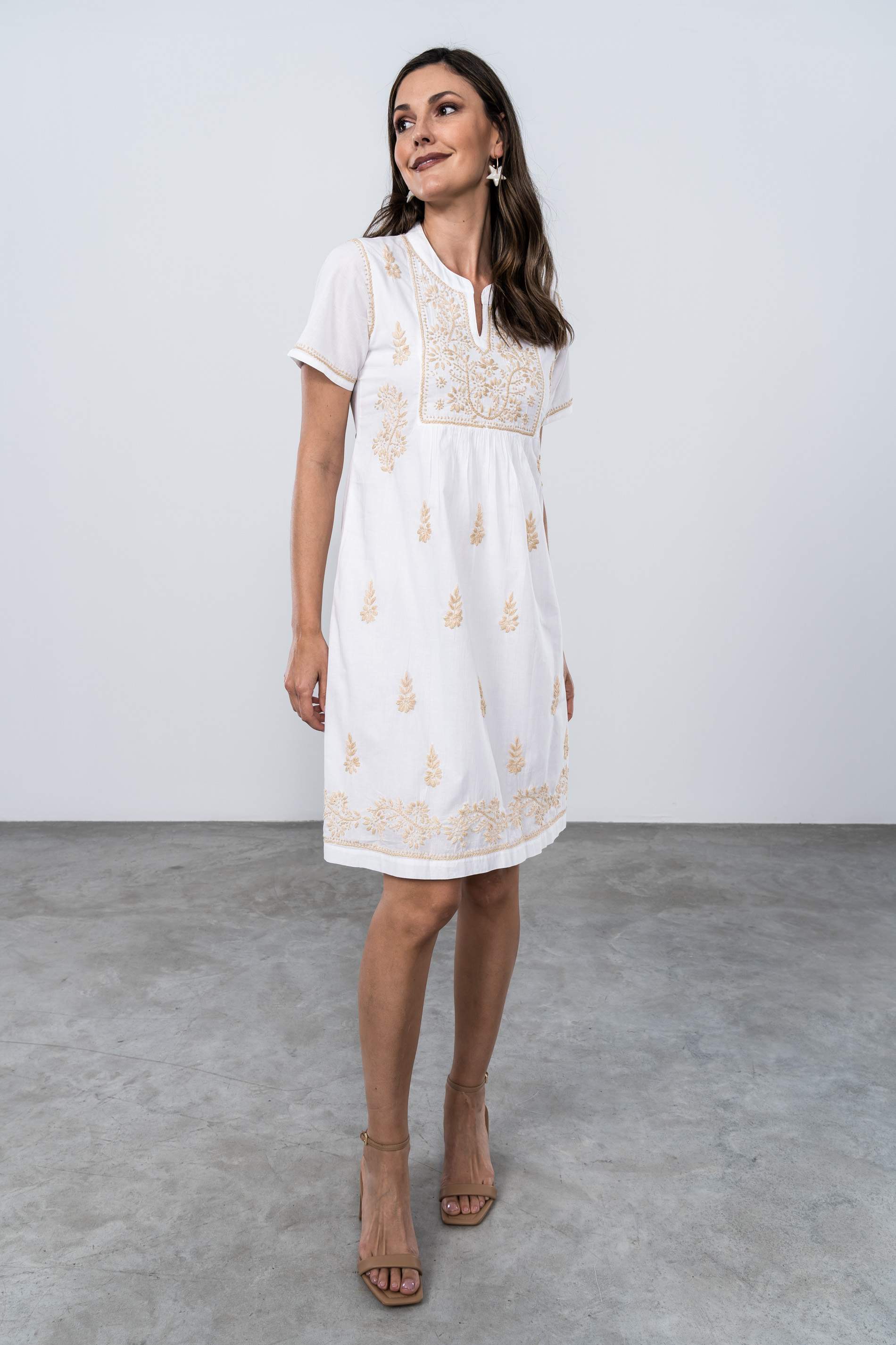 VESTIDO BORDADO CONTRASTE BEIGE