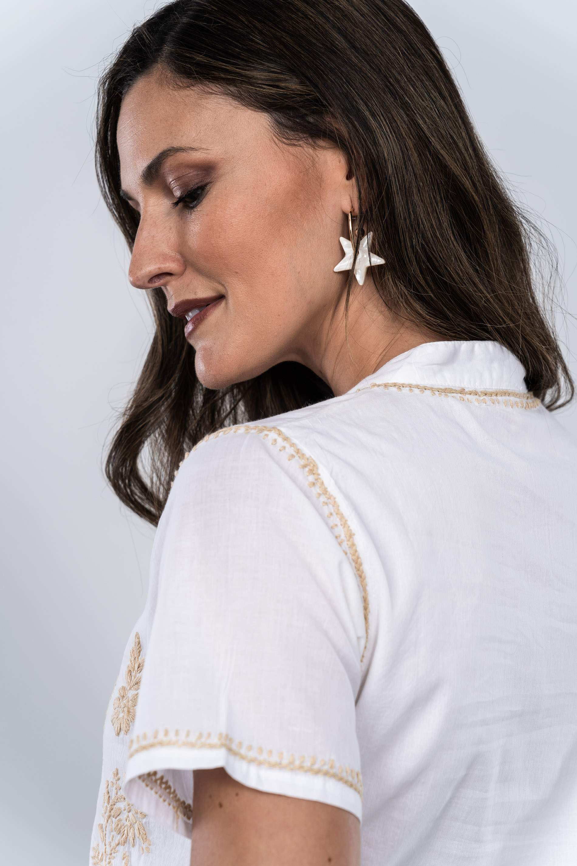VESTIDO BORDADO CONTRASTE BEIGE