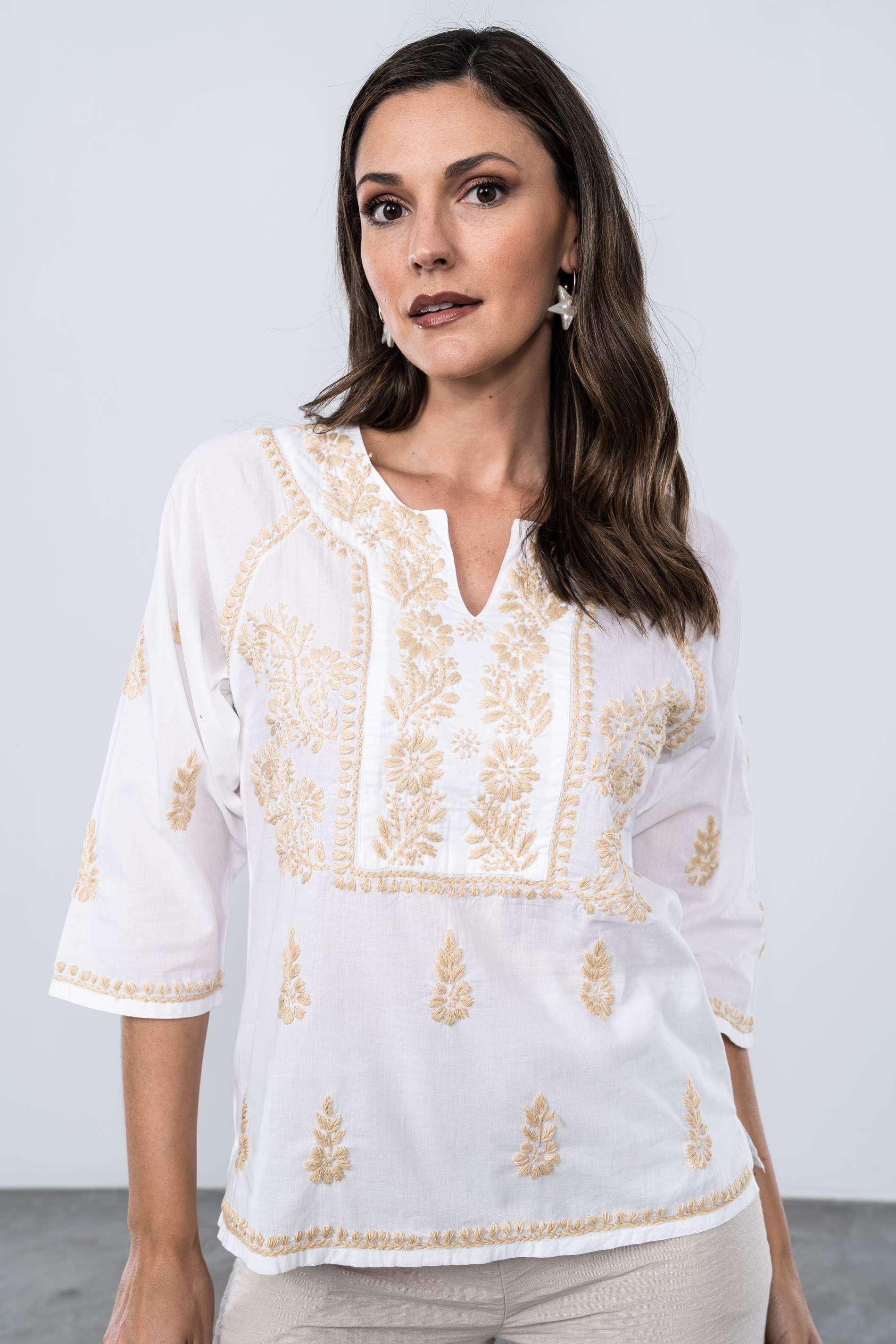 BLUSA BORDADOS CONTRASTE BEIGE