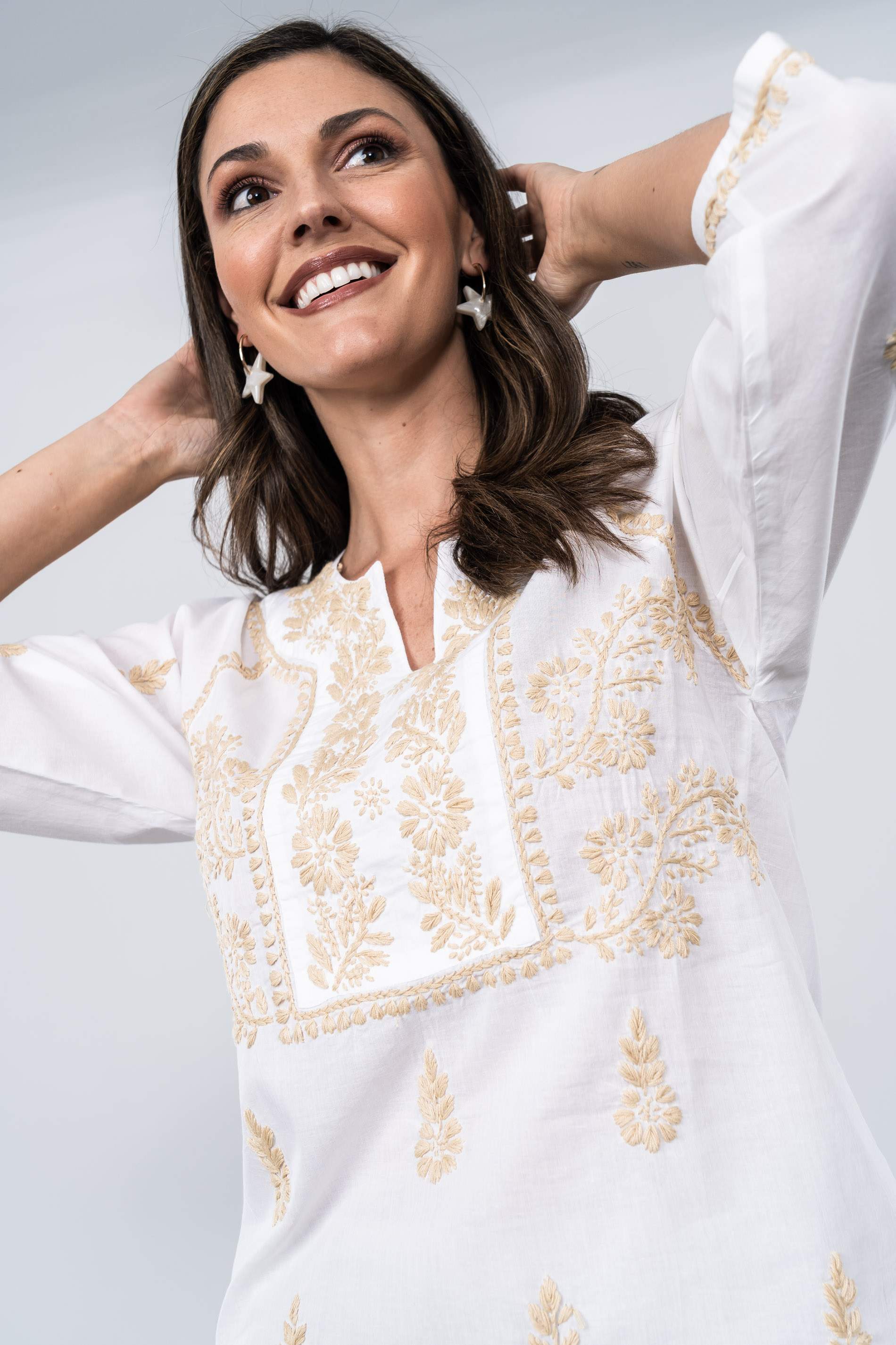 BLUSA BORDADOS CONTRASTE BEIGE