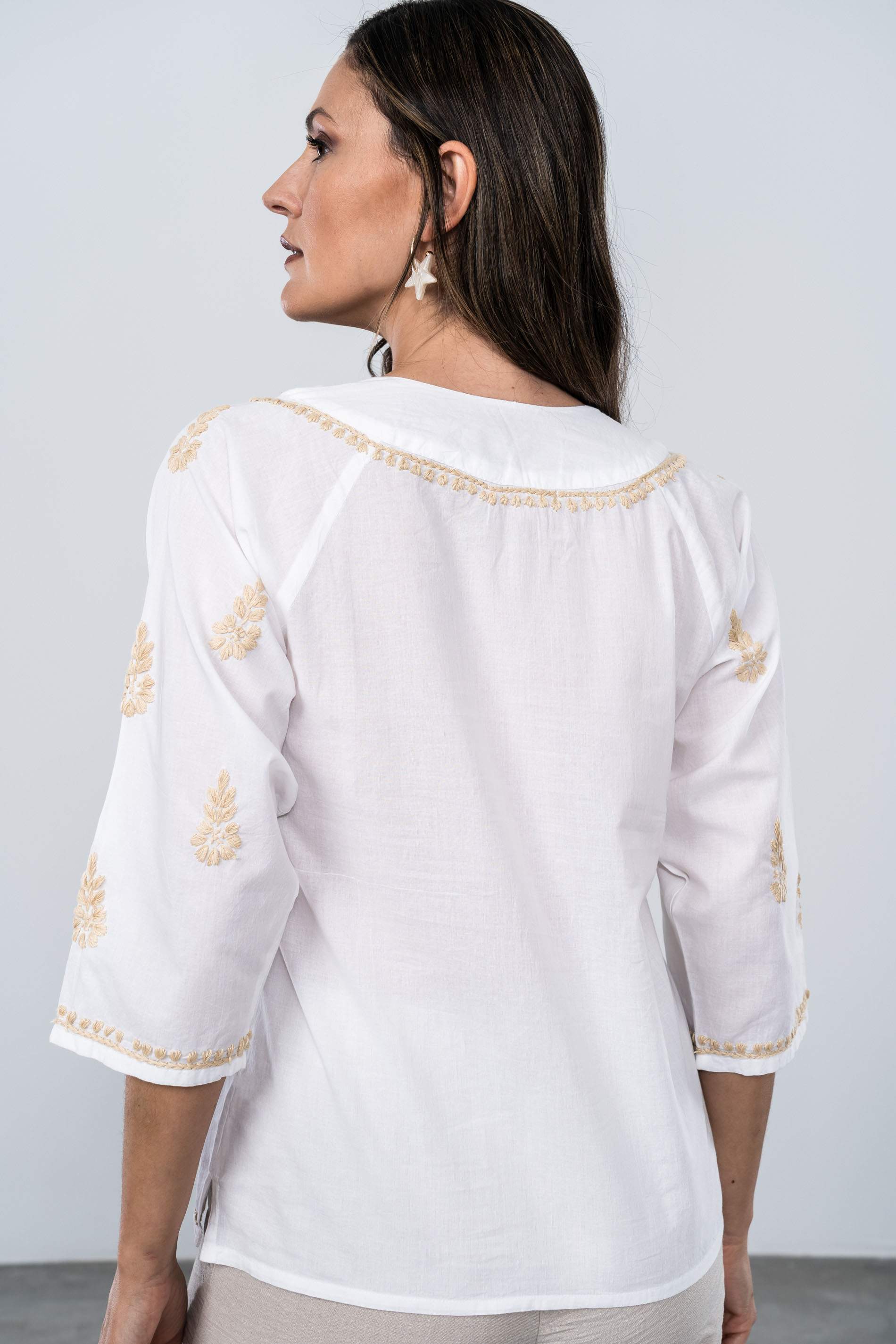 BLUSA BORDADOS CONTRASTE BEIGE