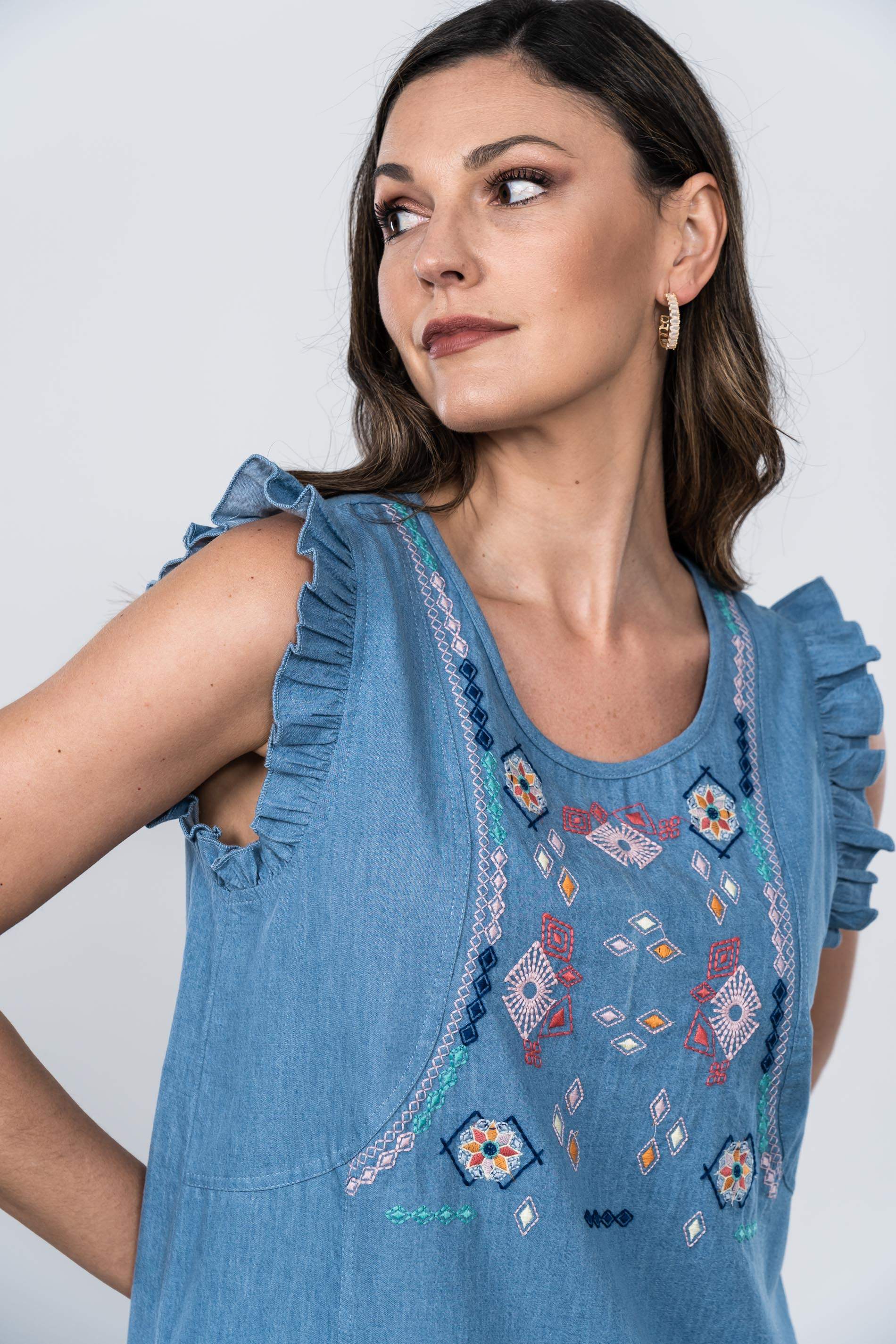 VESTIDO DENIM BORDADO VOLANTITO AZUL
