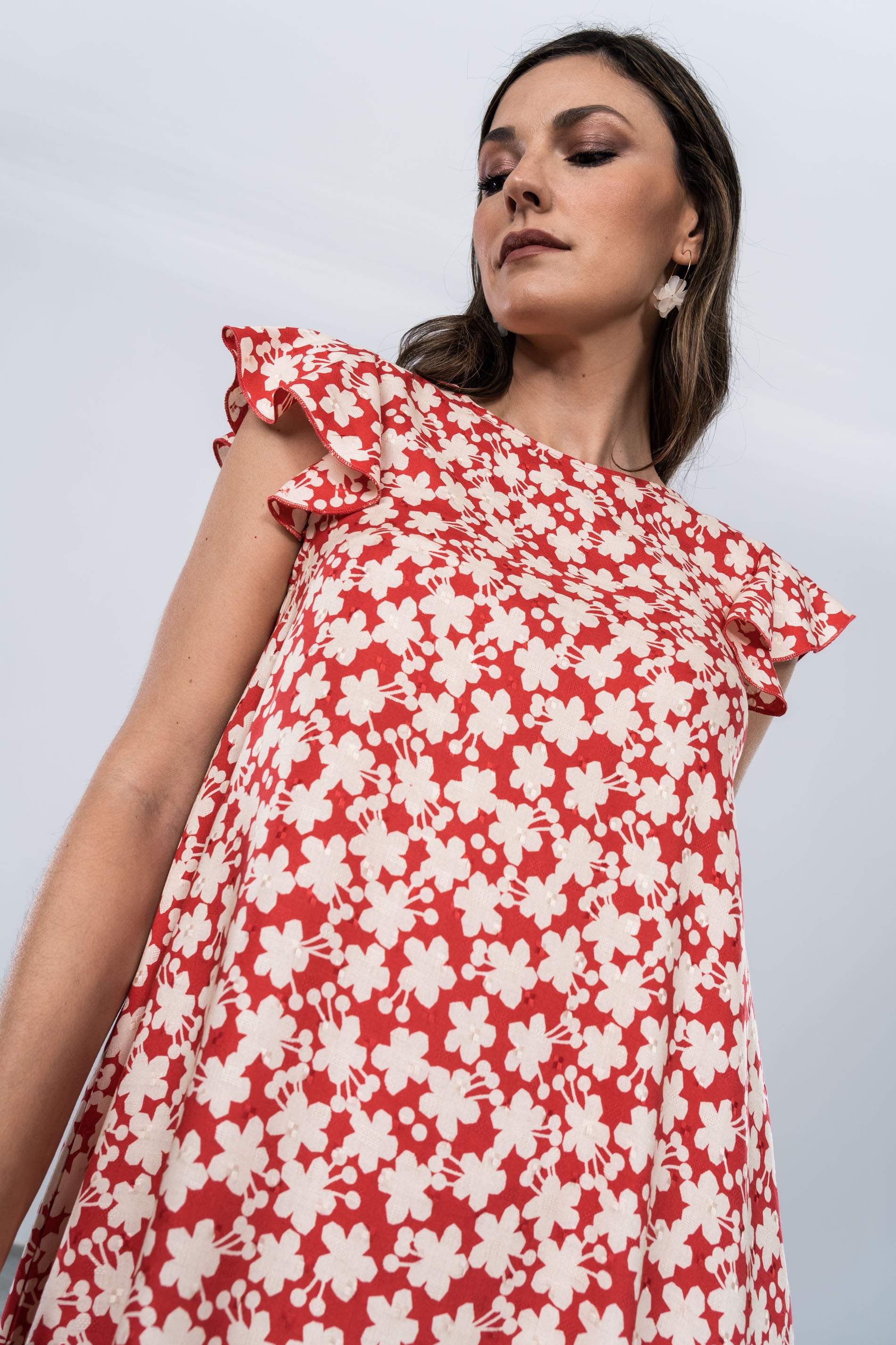 VESTIDO FLORAL MANGAS CAPAS ROJO