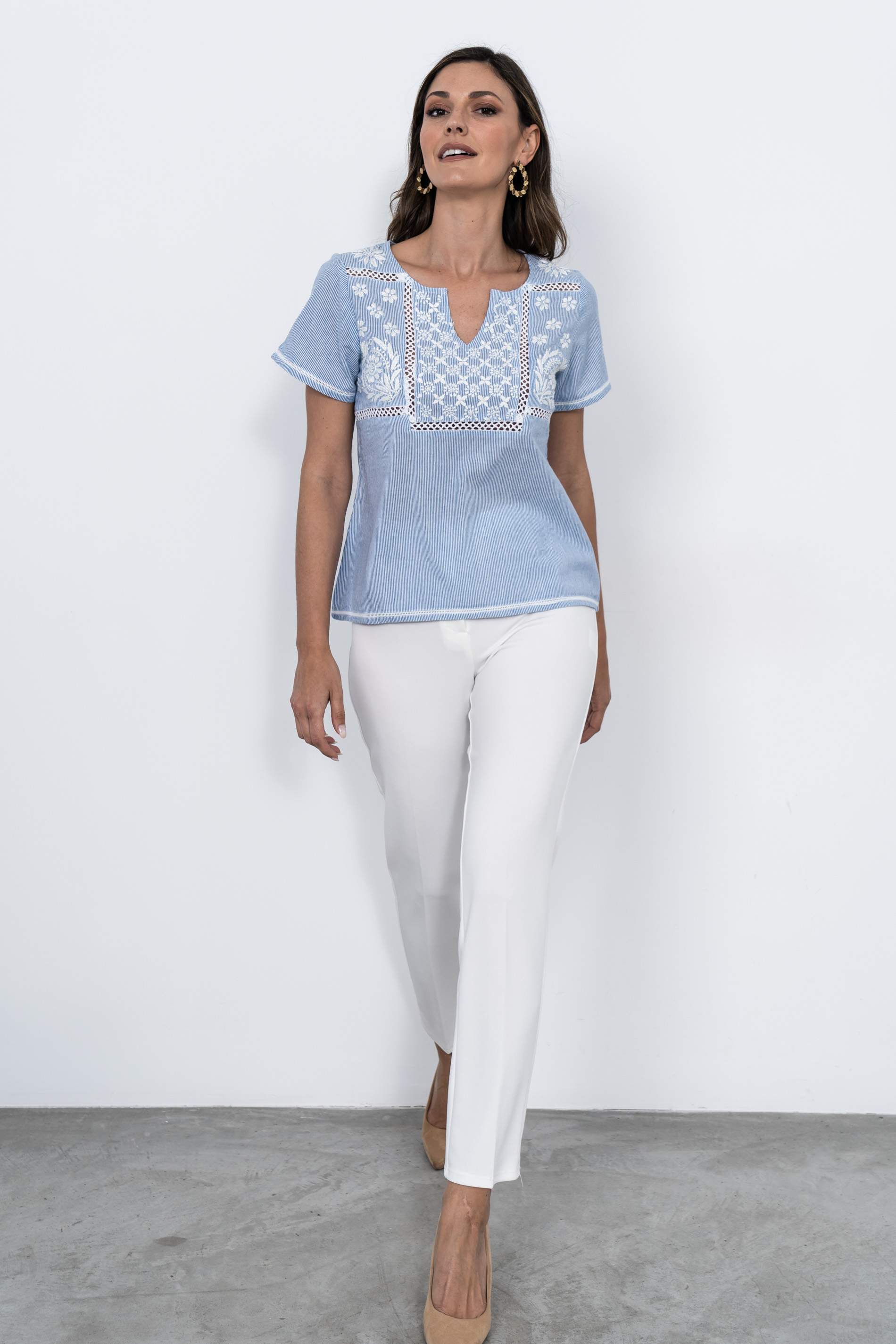 BLUSA RAYAS BORDADOS MANGA CORTA AZUL