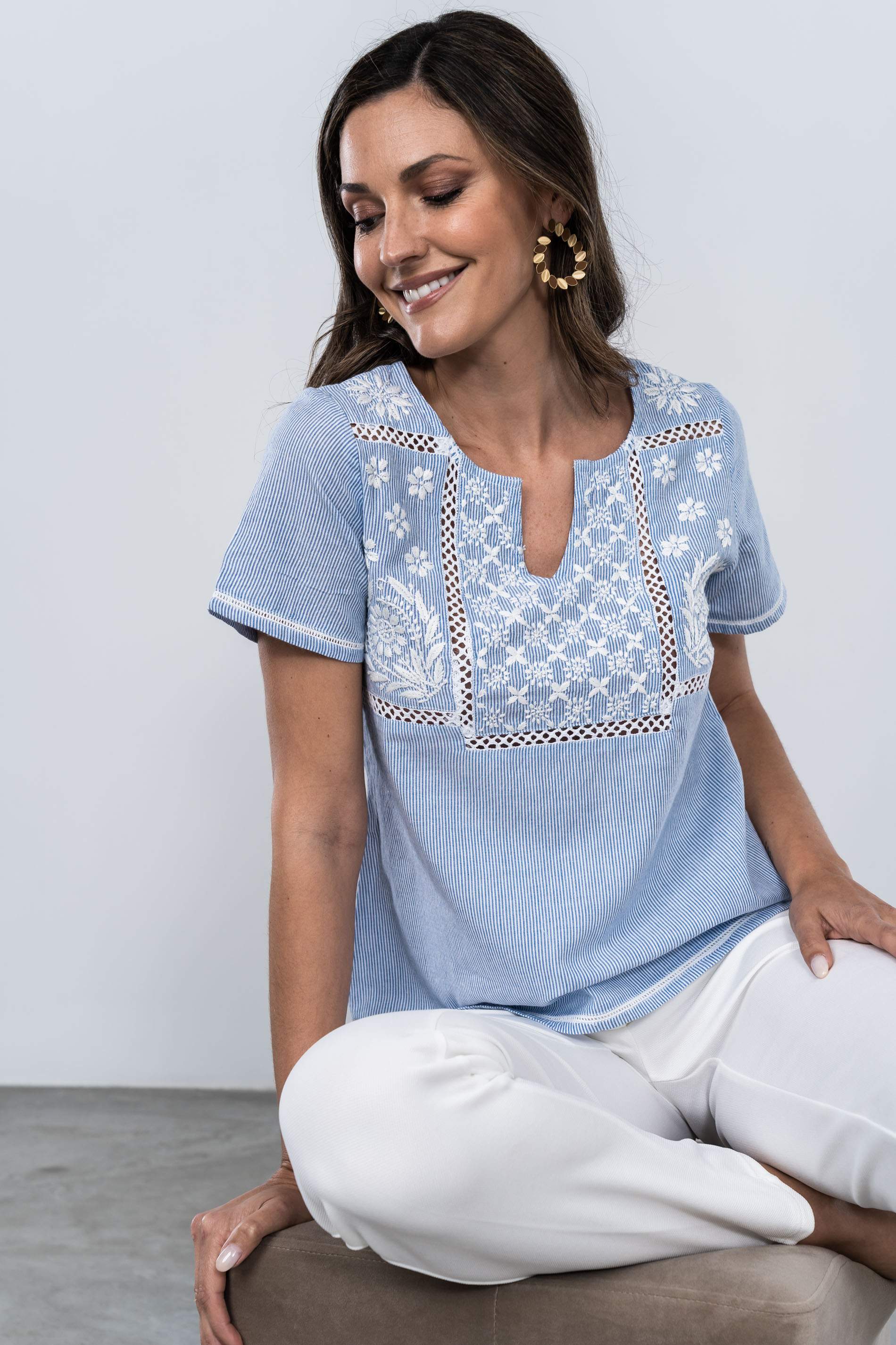 BLUSA RAYAS BORDADOS MANGA CORTA AZUL