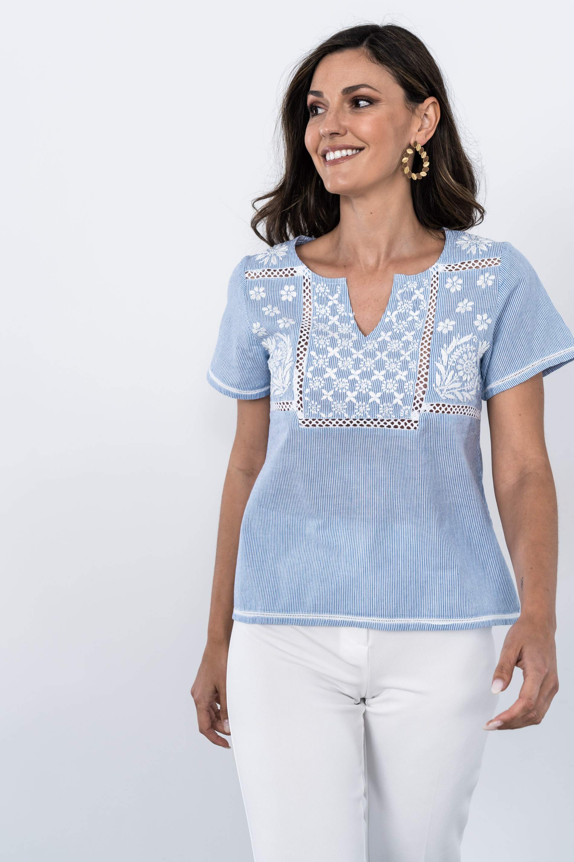 BLUSA RAYAS BORDADOS MANGA CORTA AZUL
