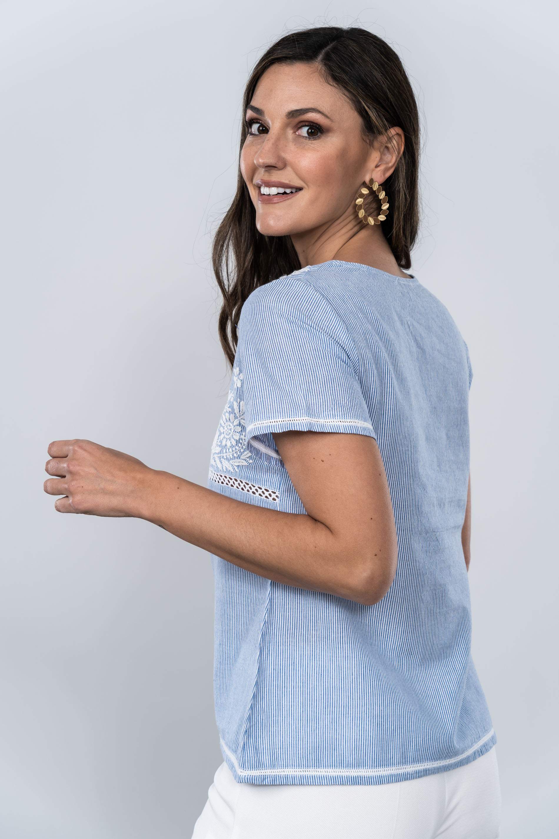 BLUSA RAYAS BORDADOS MANGA CORTA AZUL
