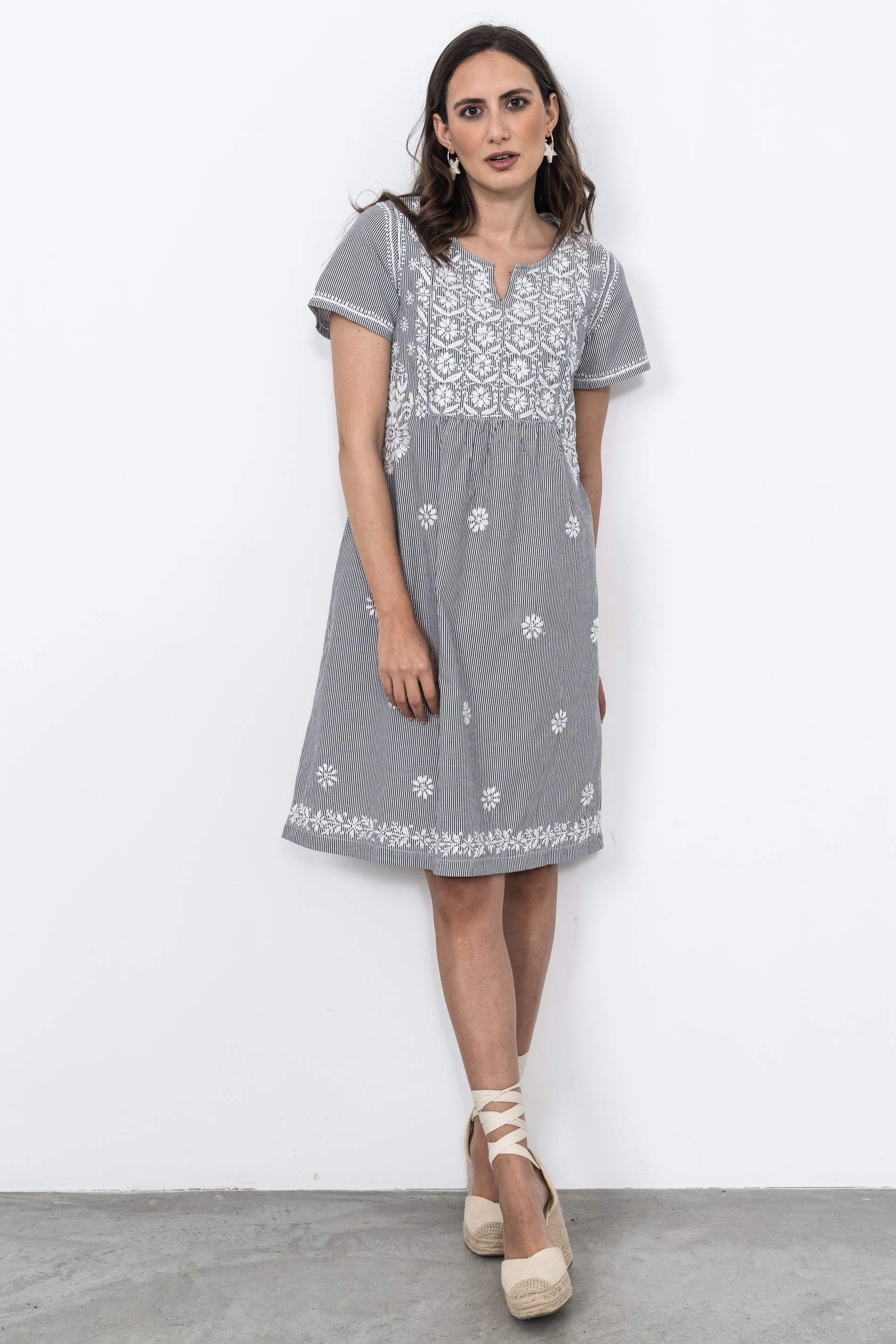 VESTIDO RAYAS TODO BORDADOS NEGRO
