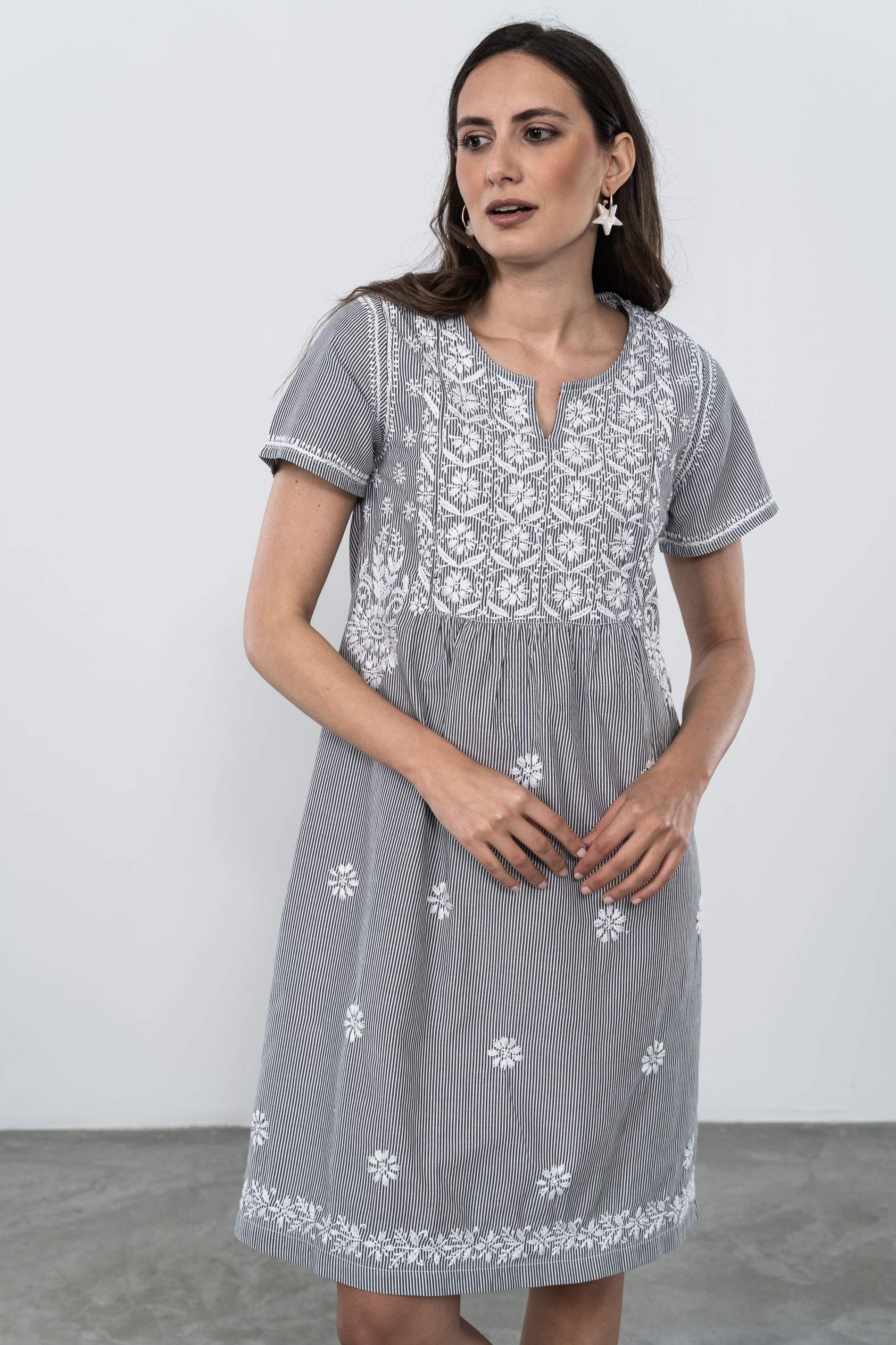 VESTIDO RAYAS TODO BORDADOS NEGRO