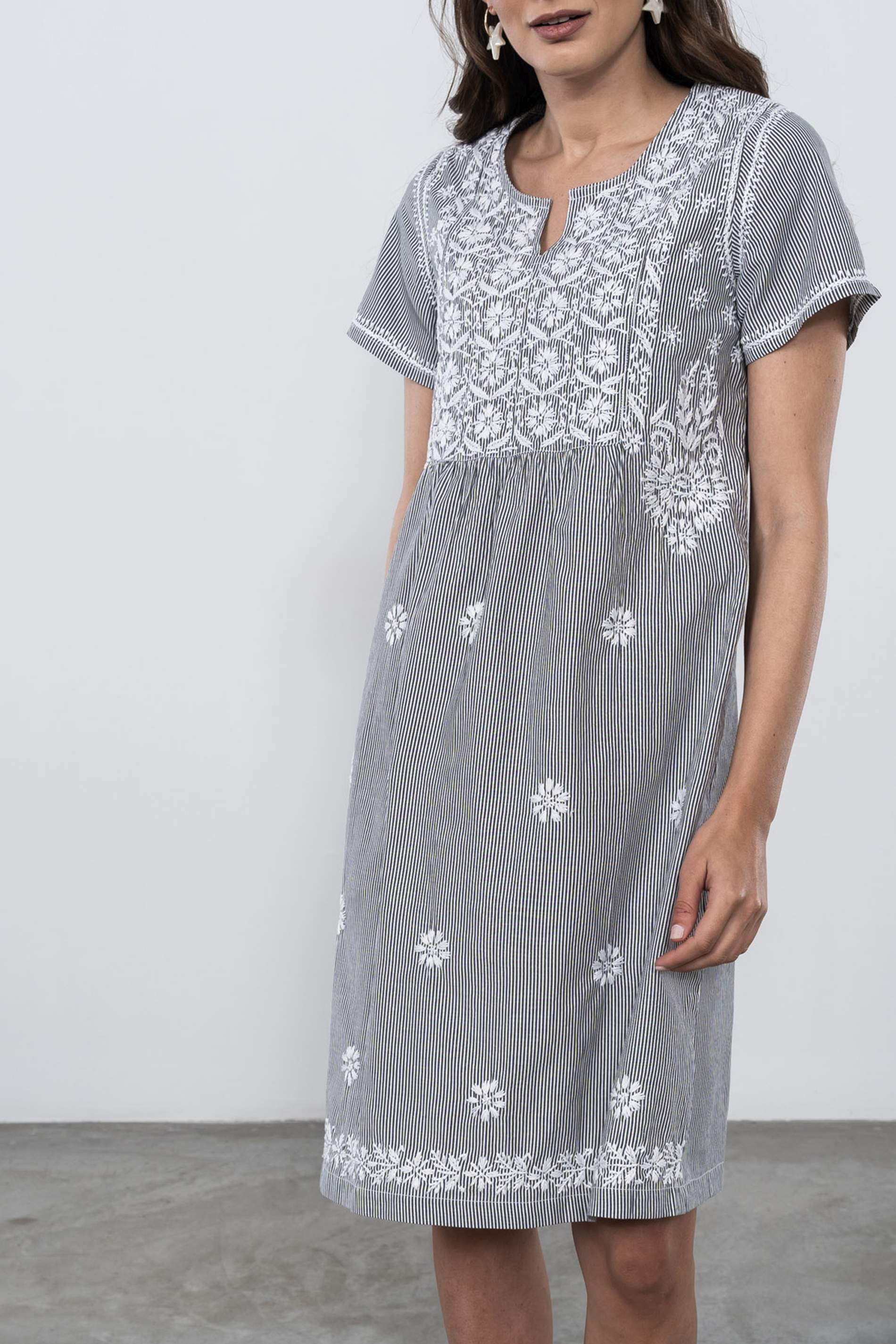 VESTIDO RAYAS TODO BORDADOS NEGRO
