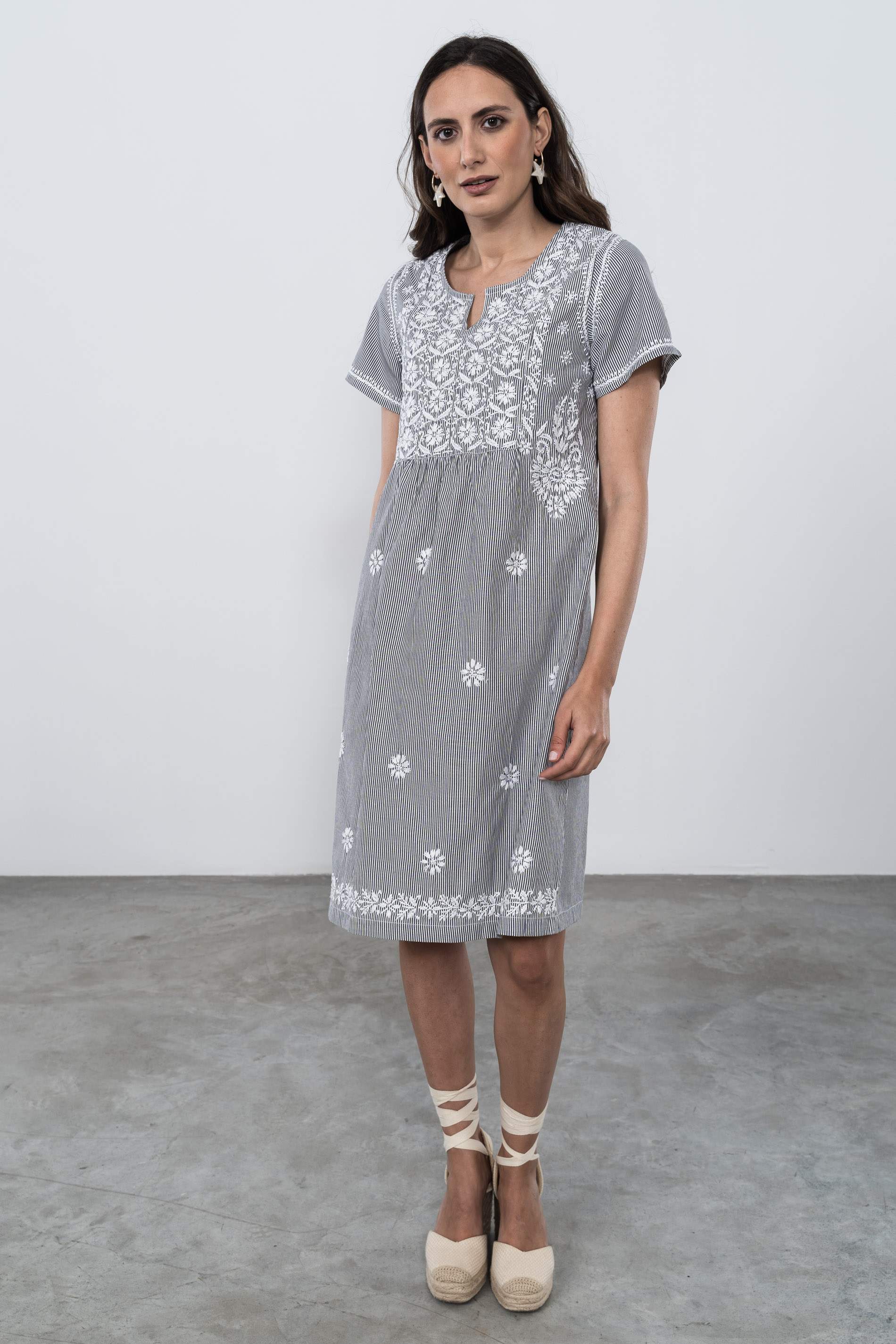 VESTIDO RAYAS TODO BORDADOS NEGRO