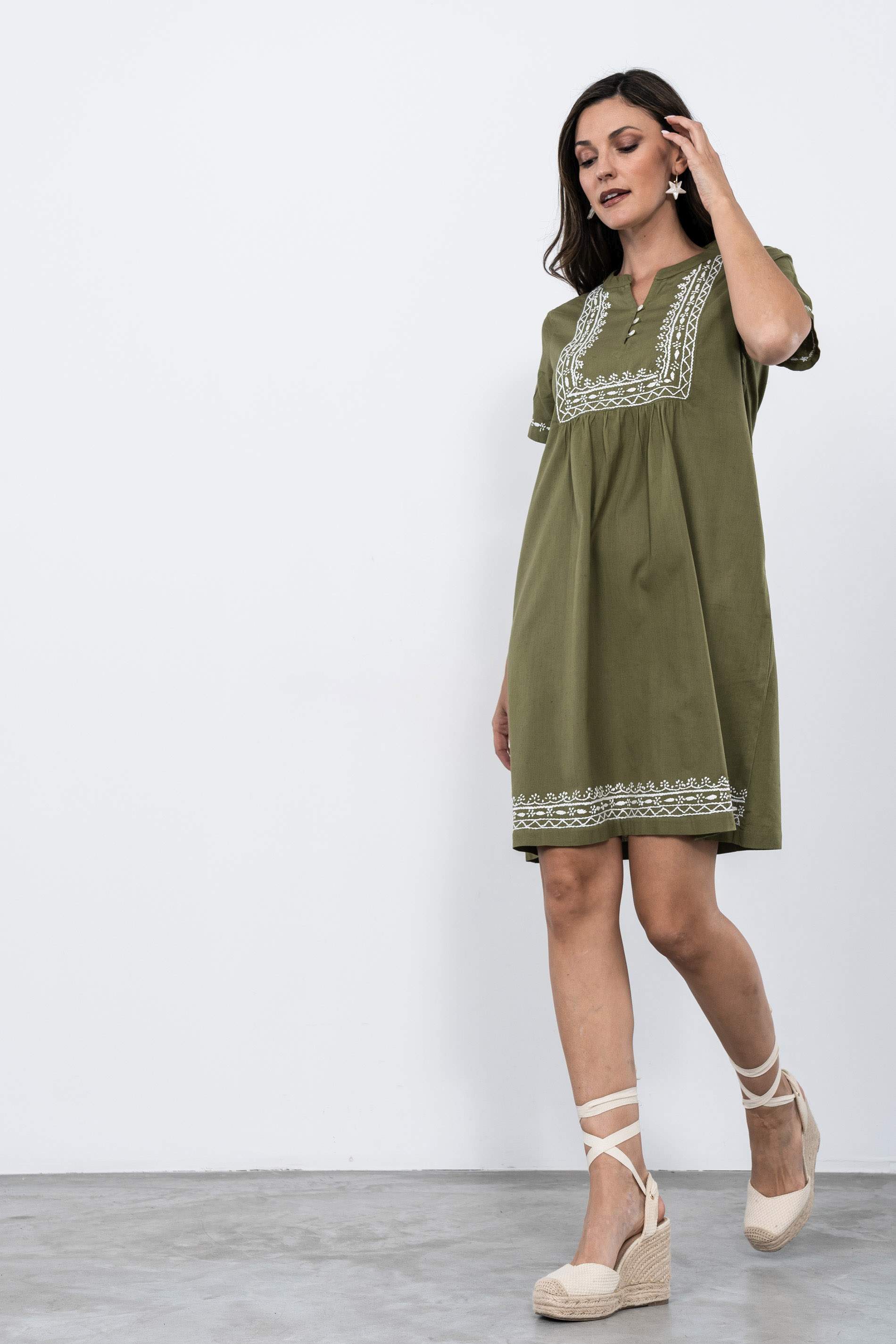VESTIDO BORDADO CONTRASTE BOTONES KAKI
