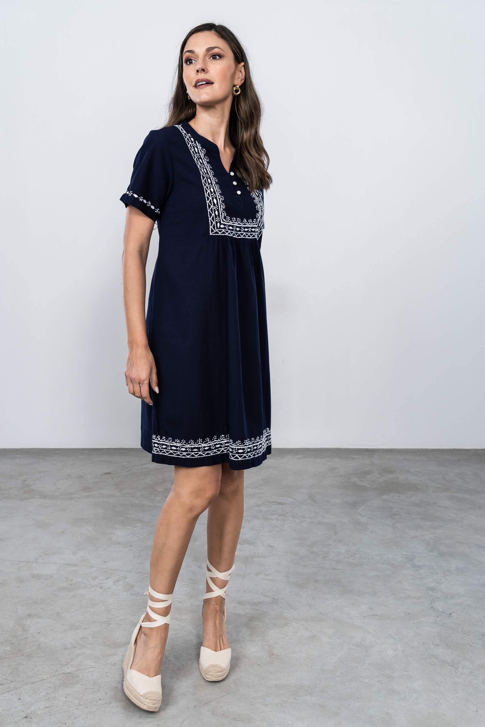 VESTIDO RAYAS PECHERA BORDADA MARINO