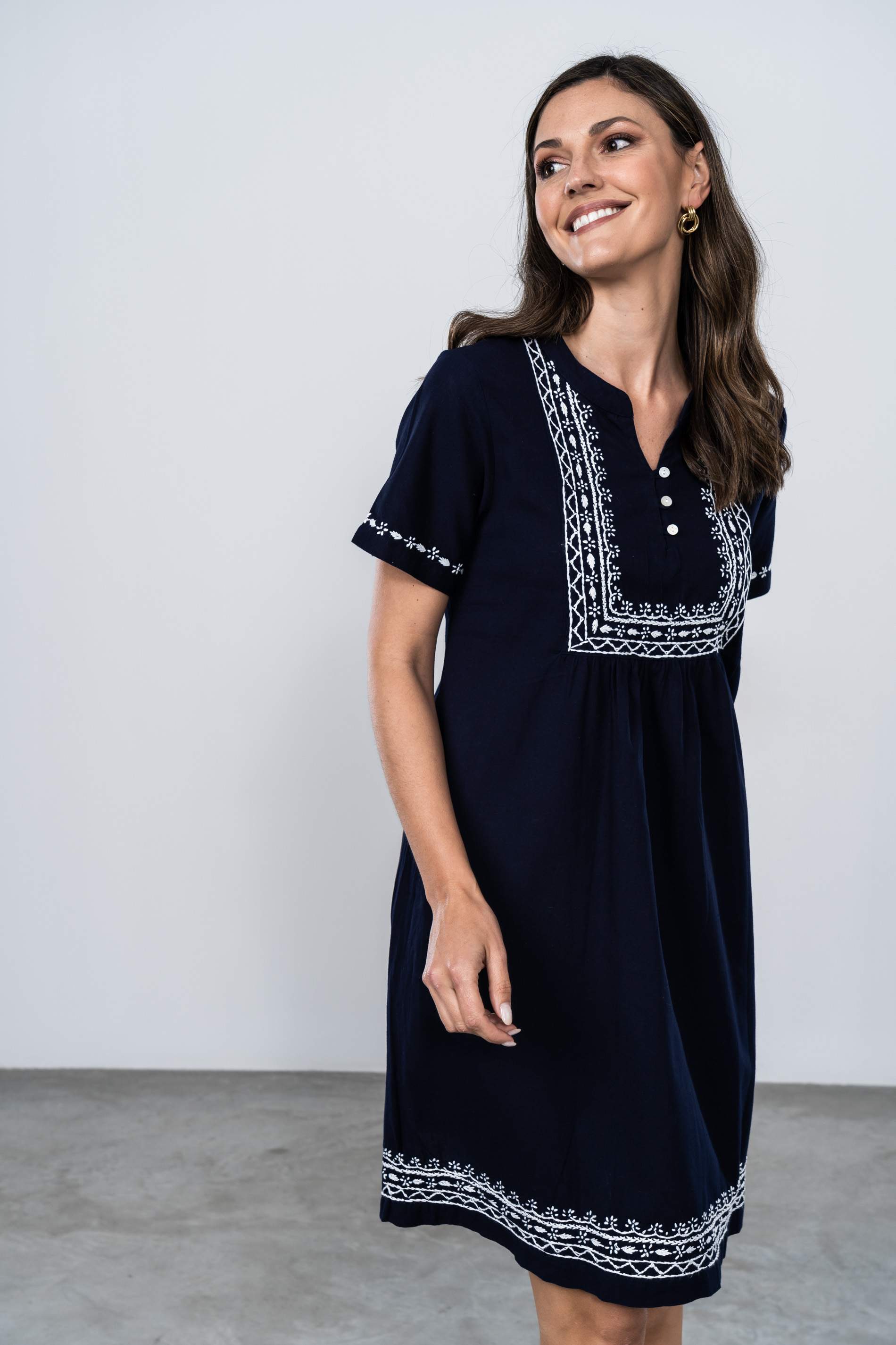 VESTIDO RAYAS PECHERA BORDADA MARINO