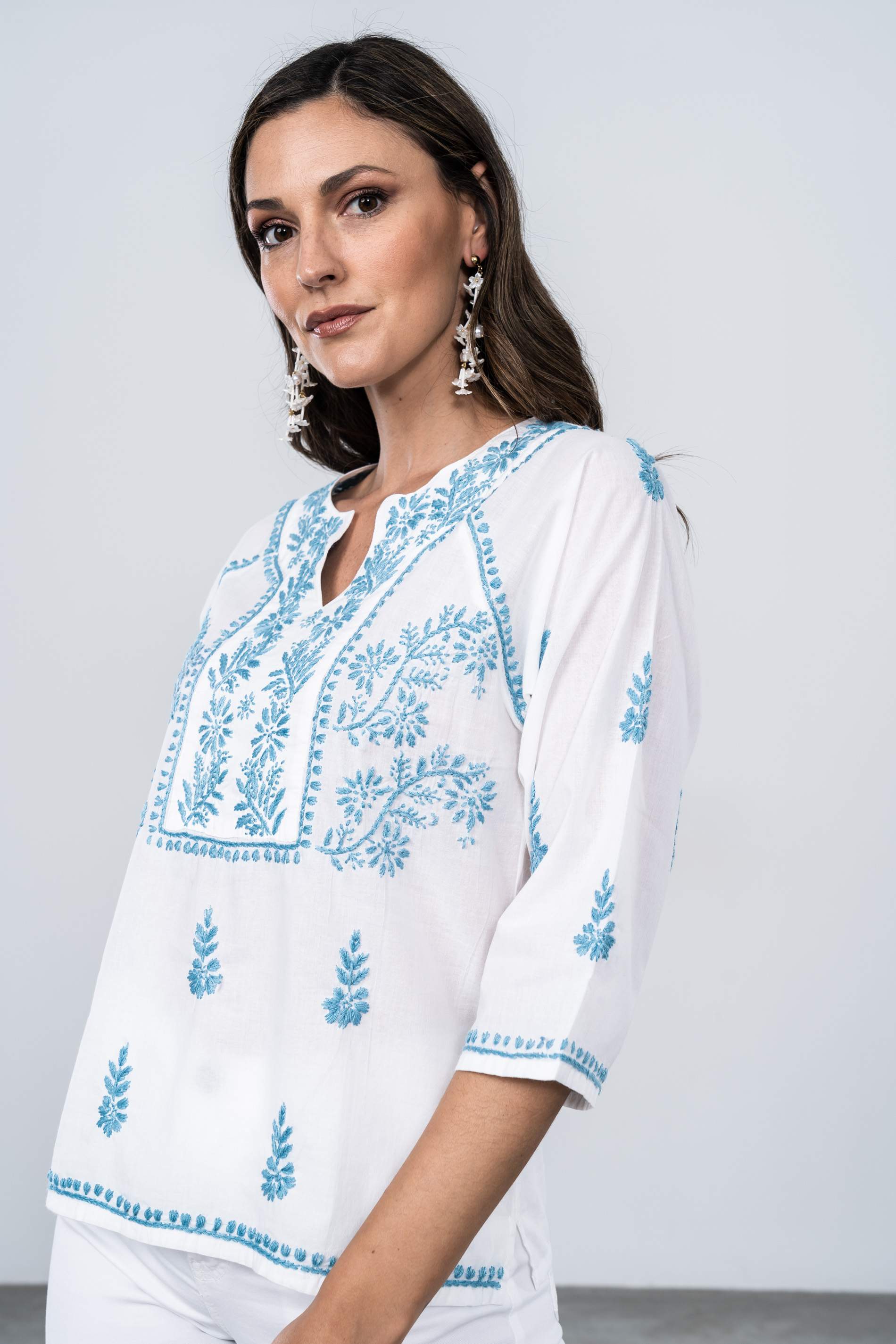 BLUSA BORDADOS CONTRASTE TURQUESA