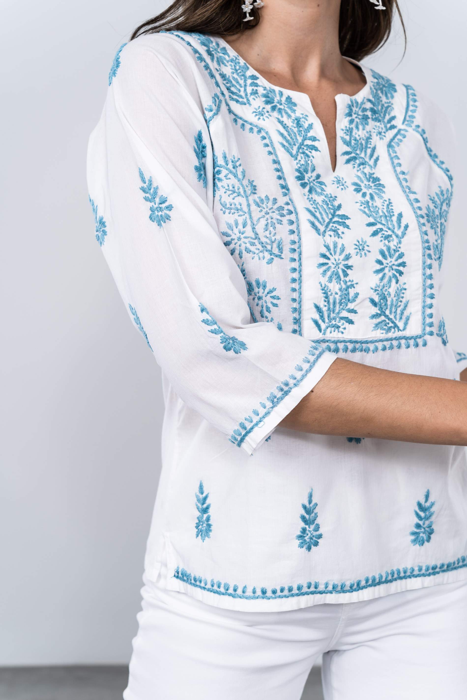BLUSA BORDADOS CONTRASTE TURQUESA