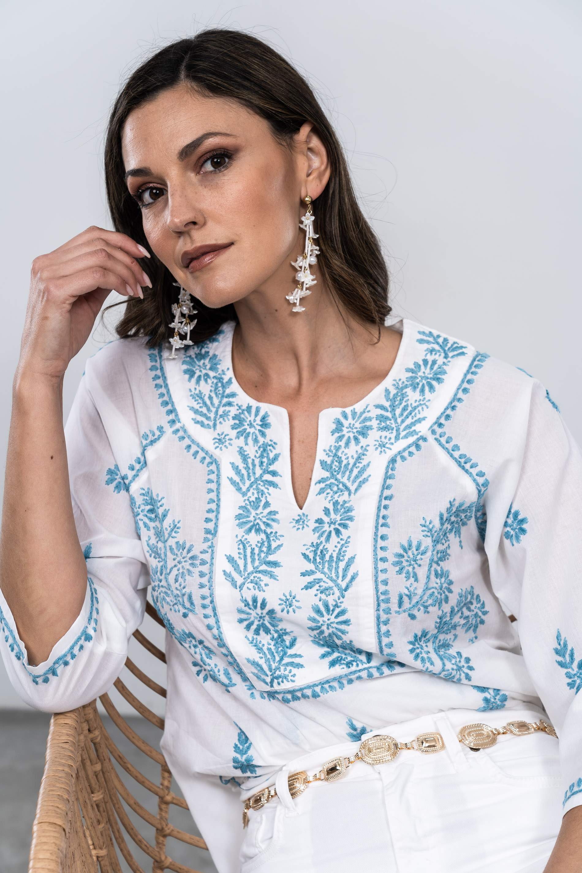 BLUSA BORDADOS CONTRASTE TURQUESA