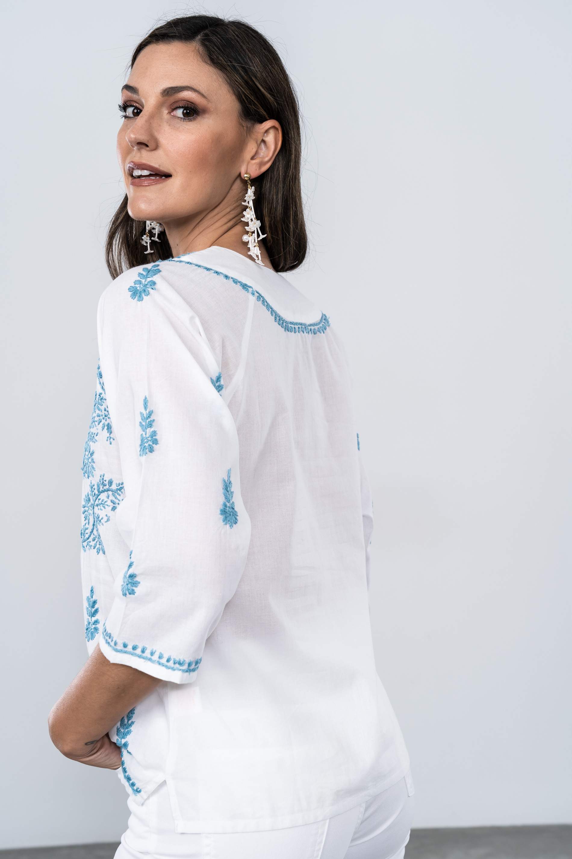 BLUSA BORDADOS CONTRASTE TURQUESA