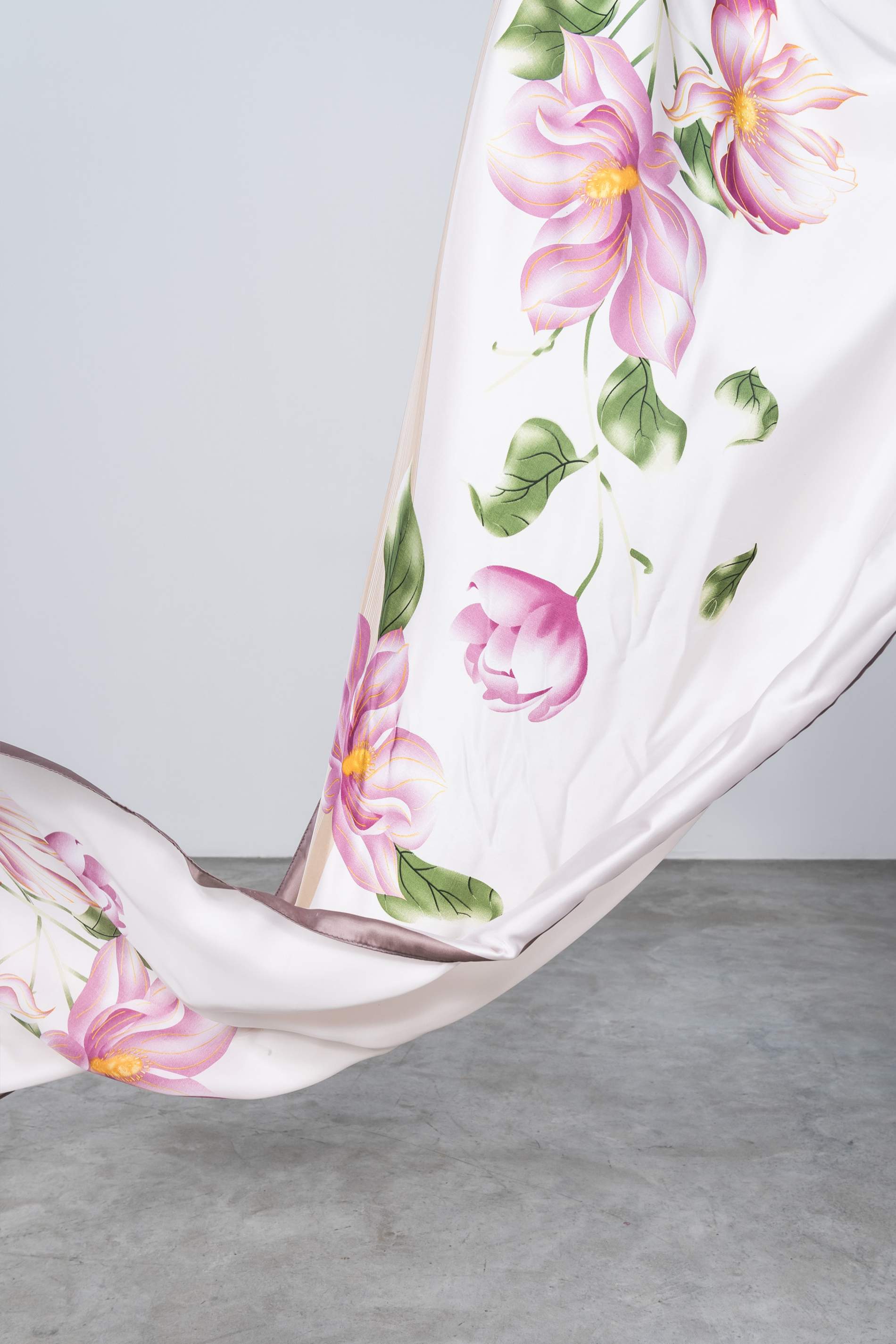 FOULARD EFECTO SEDA PÉTALOS ROSA